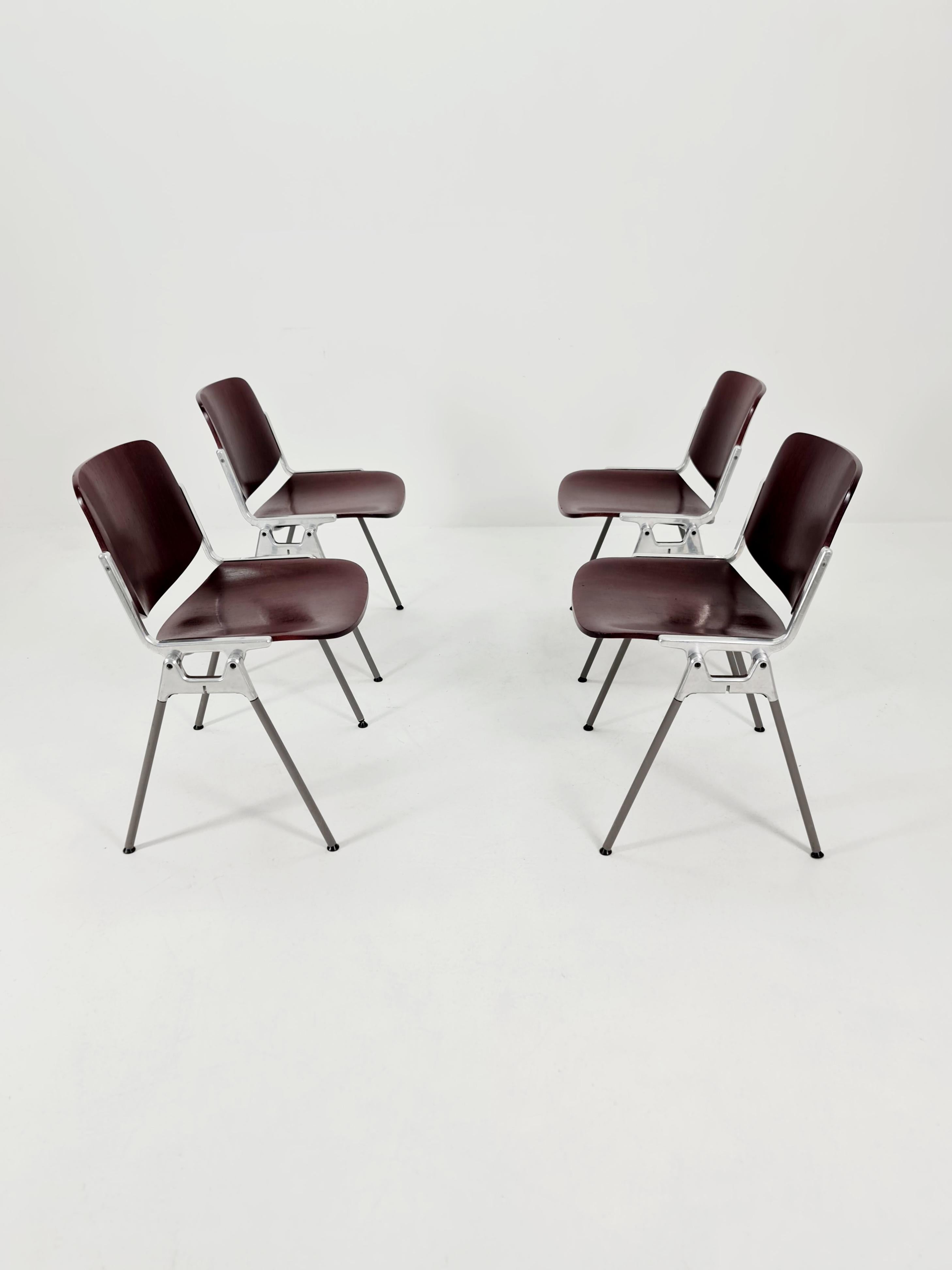 Métal Chaises DSC modernes du milieu du siècle par Giancarlo Piretti pour Anonima Castelli 1970 en vente