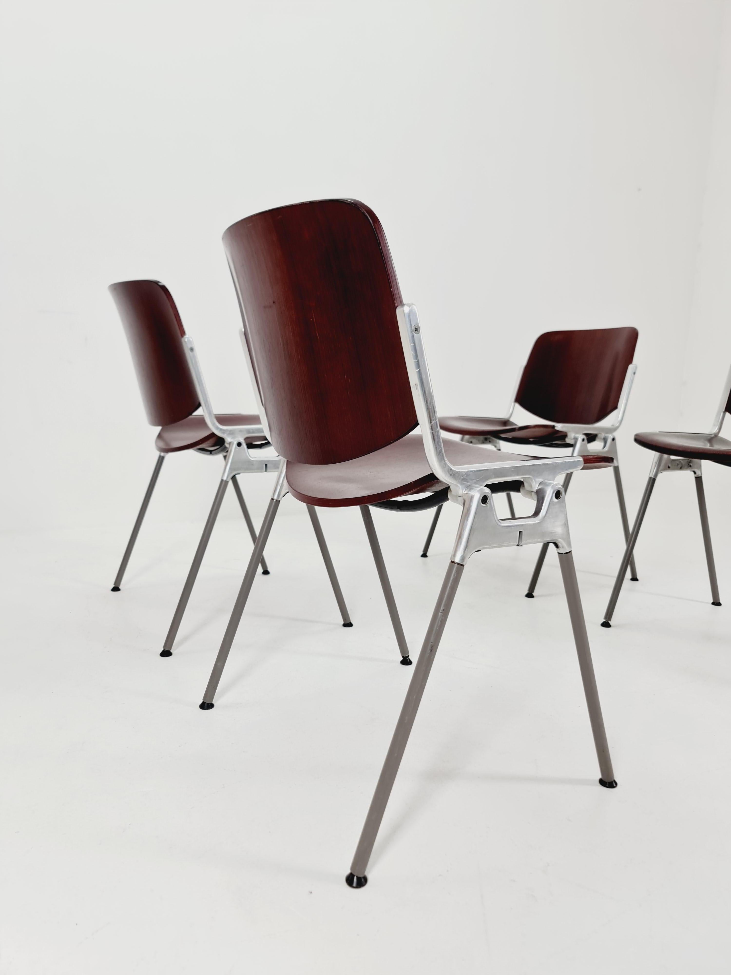 Chaises DSC modernes du milieu du siècle par Giancarlo Piretti pour Anonima Castelli 1970 en vente 2