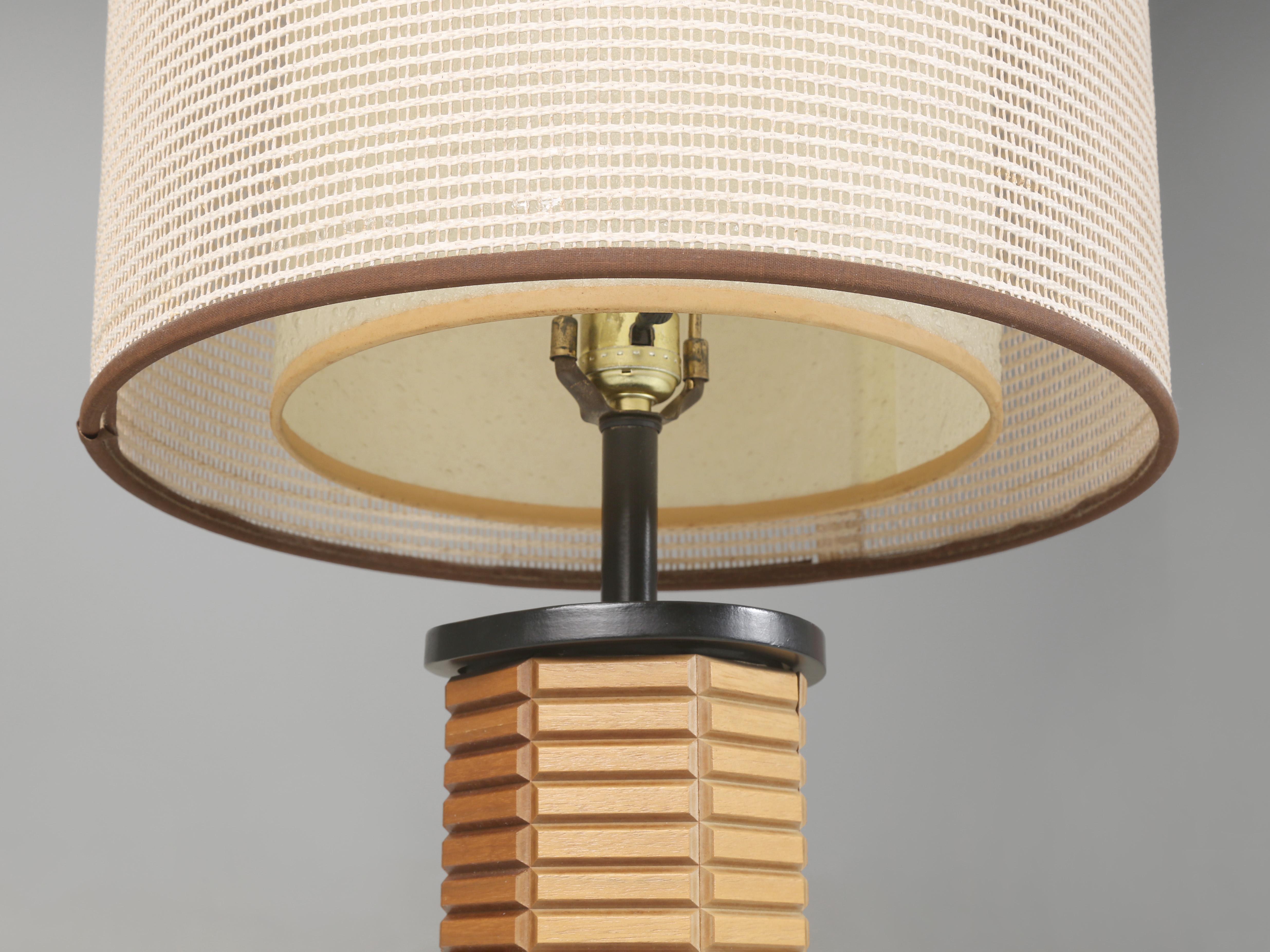 Mid-Century Modern a doppia parabola interna ed esterna con un corpo dal design esagonale c1960's In condizioni buone in vendita a Chicago, IL