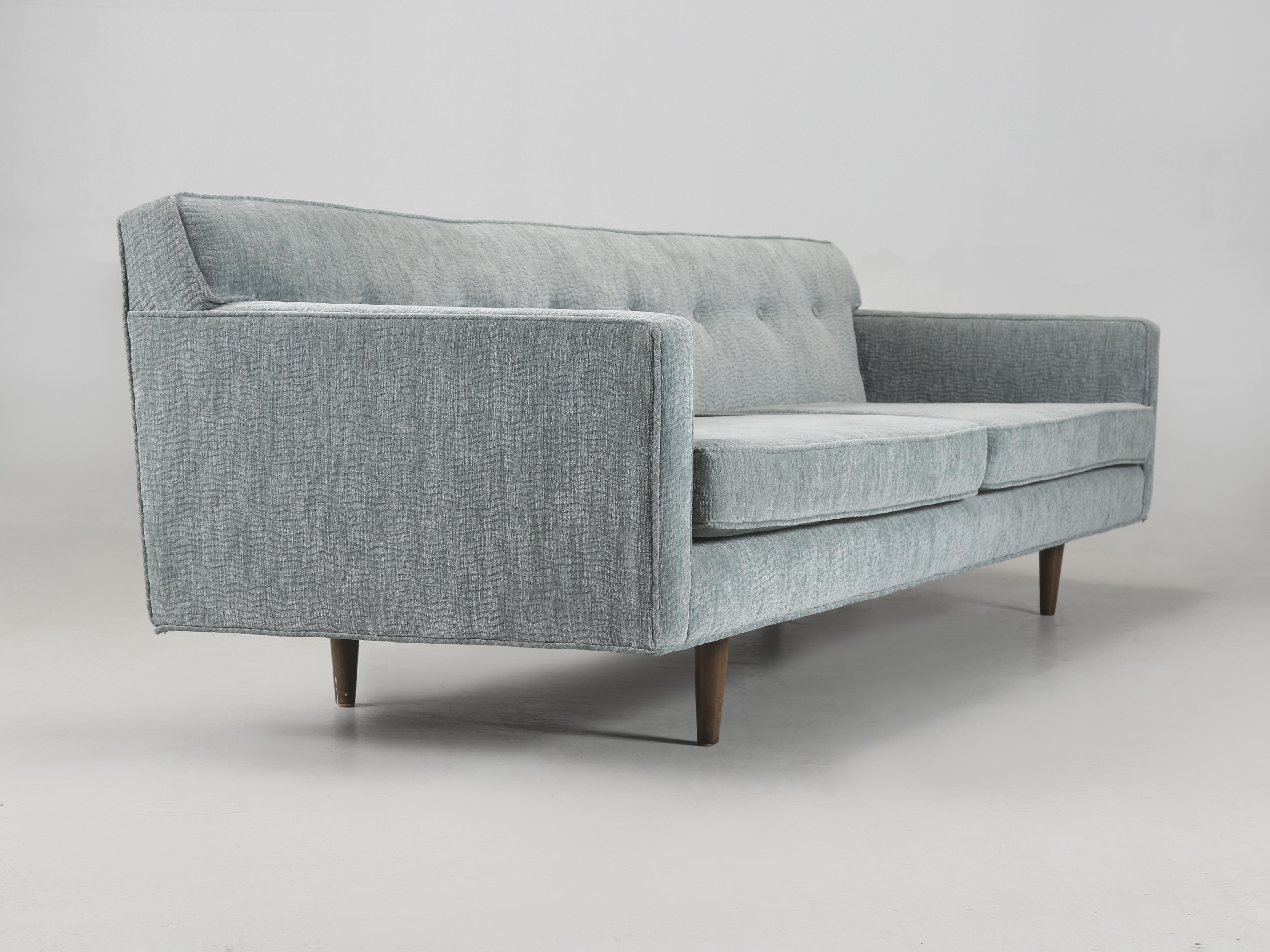 Mid-Century Modern Dunbar Sofa Äußerst bequem und in bemerkenswertem Zustand (Moderne der Mitte des Jahrhunderts) im Angebot