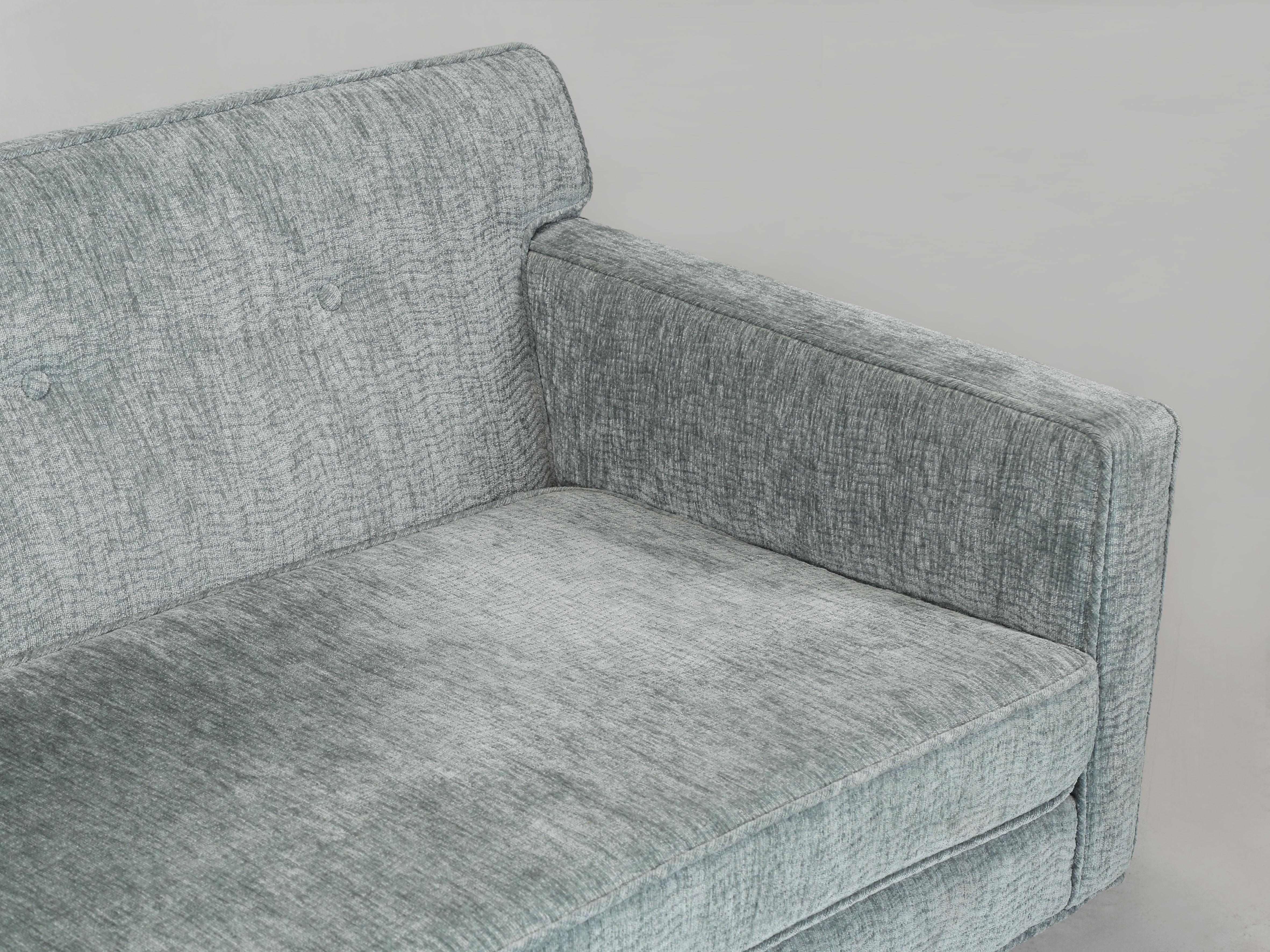 Mid-Century Modern Dunbar Sofa Äußerst bequem und in bemerkenswertem Zustand im Zustand „Gut“ im Angebot in Chicago, IL