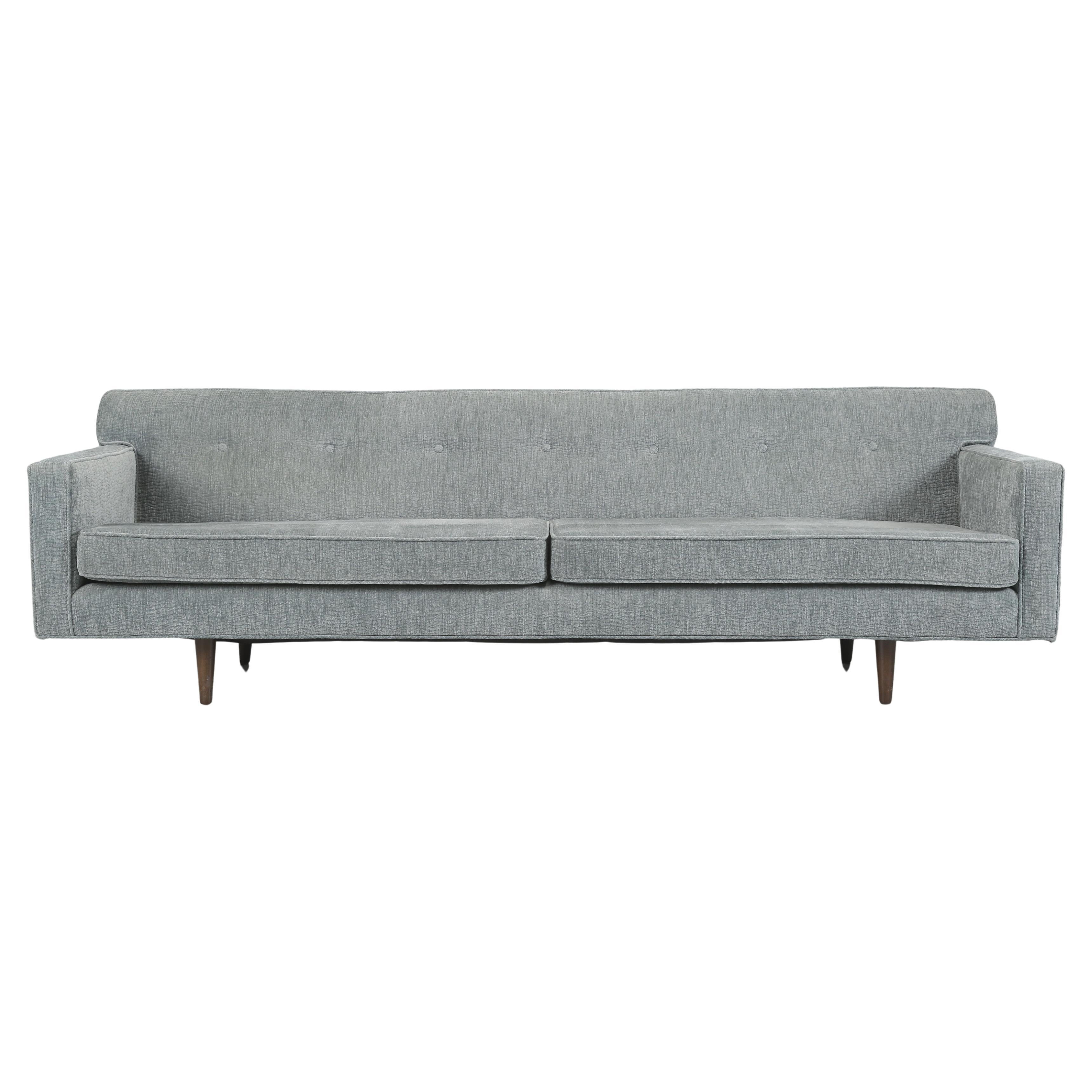 Mid-Century Modern Dunbar Sofa Äußerst bequem und in bemerkenswertem Zustand im Angebot