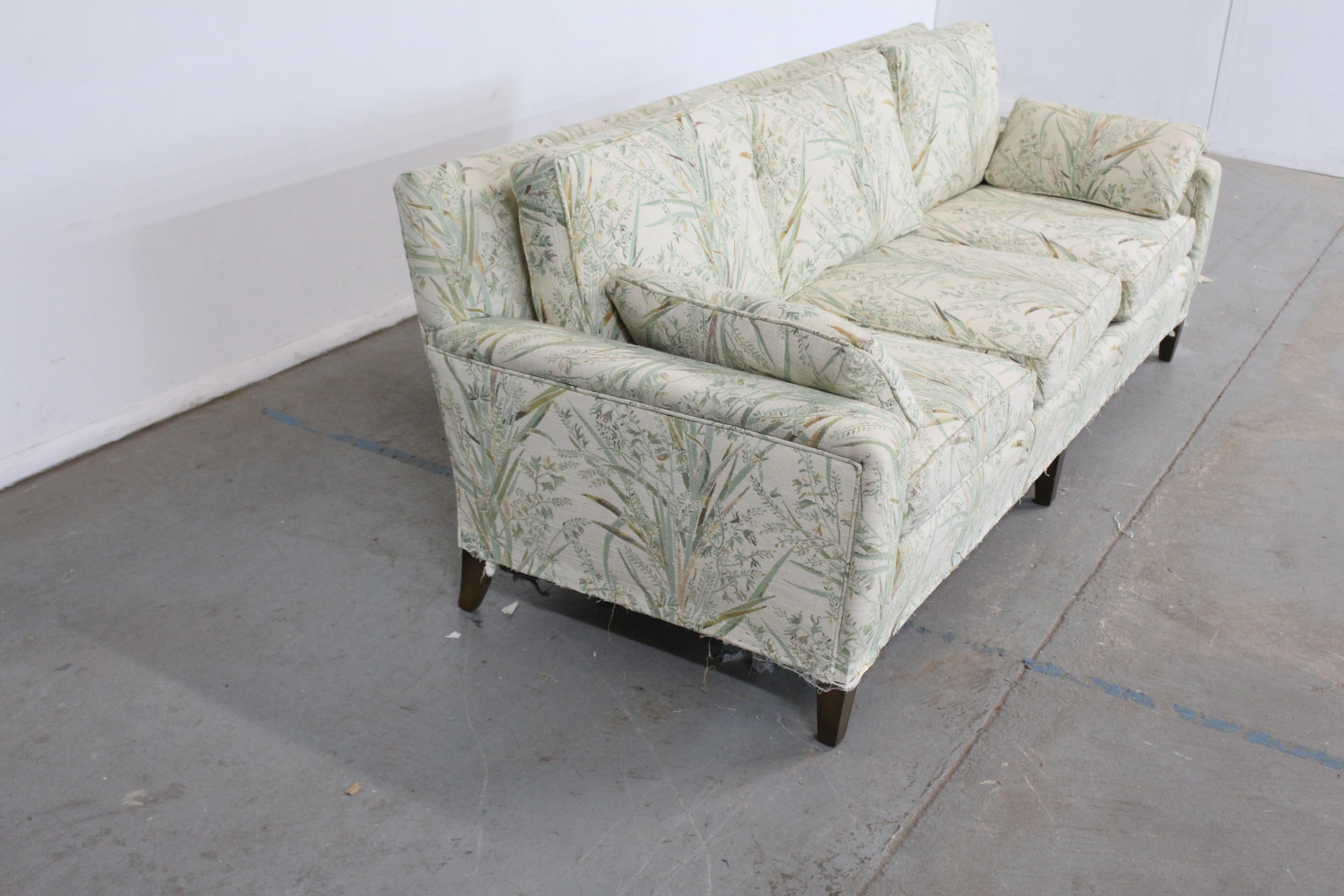 Mid-Century Modern Dunbar Style 3-Kissen-Sofa (Moderne der Mitte des Jahrhunderts) im Angebot