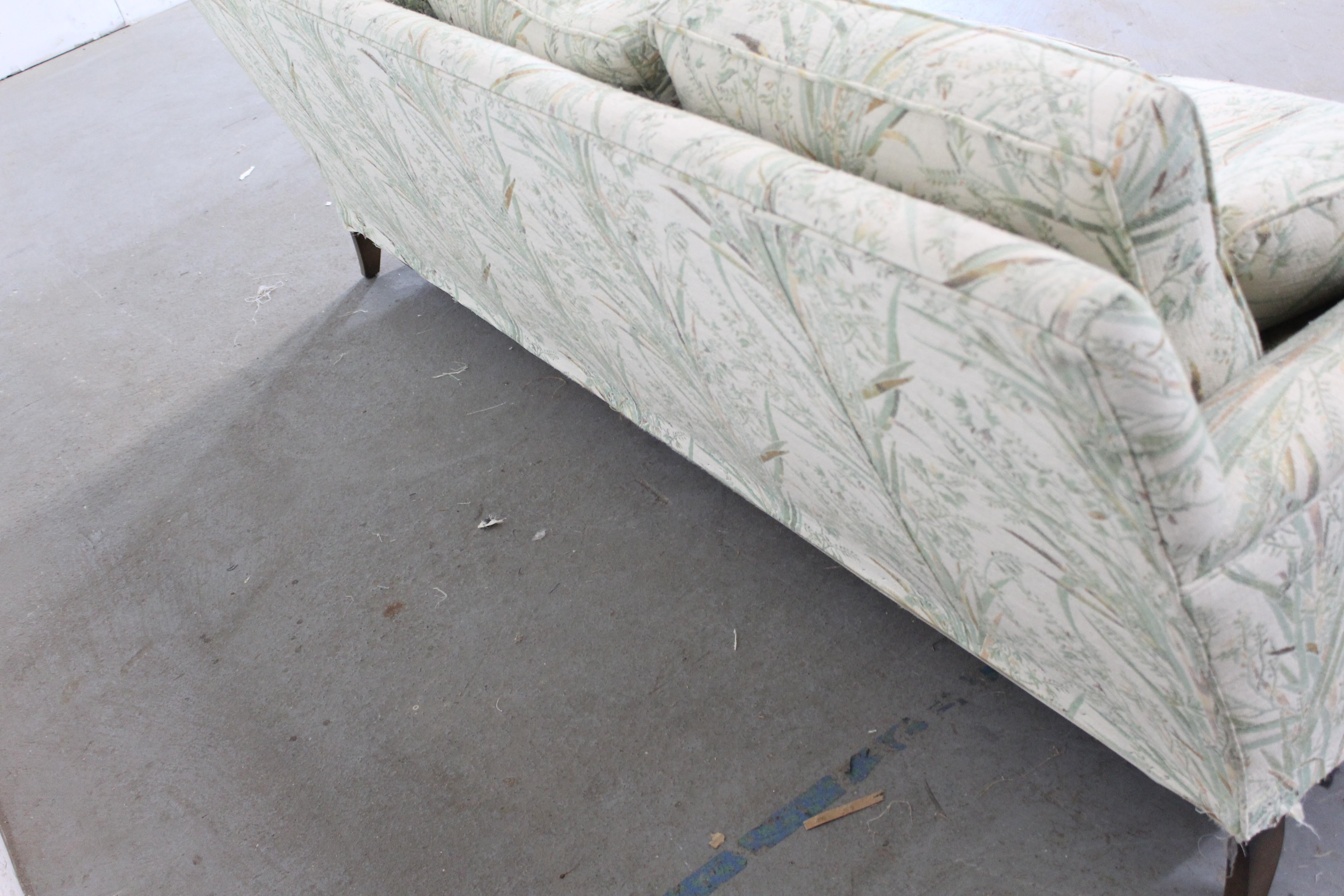 Mid-Century Modern Dunbar Style 3-Kissen-Sofa im Zustand „Gut“ im Angebot in Wilmington, DE