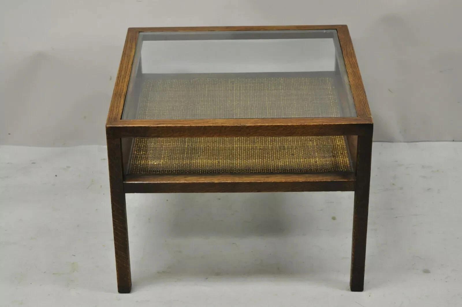 Table d'appoint carrée de style Dunbar, mi-siècle moderne, en chêne et rotin, à 2 étages avec plateau en verre en vente 3