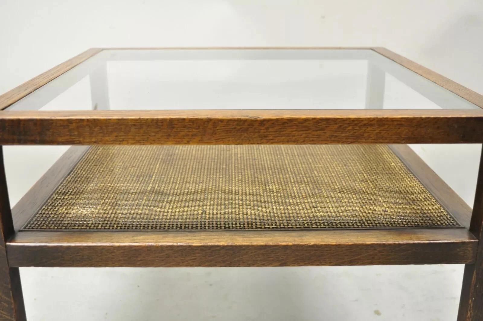 Inconnu Table d'appoint carrée de style Dunbar, mi-siècle moderne, en chêne et rotin, à 2 étages avec plateau en verre en vente