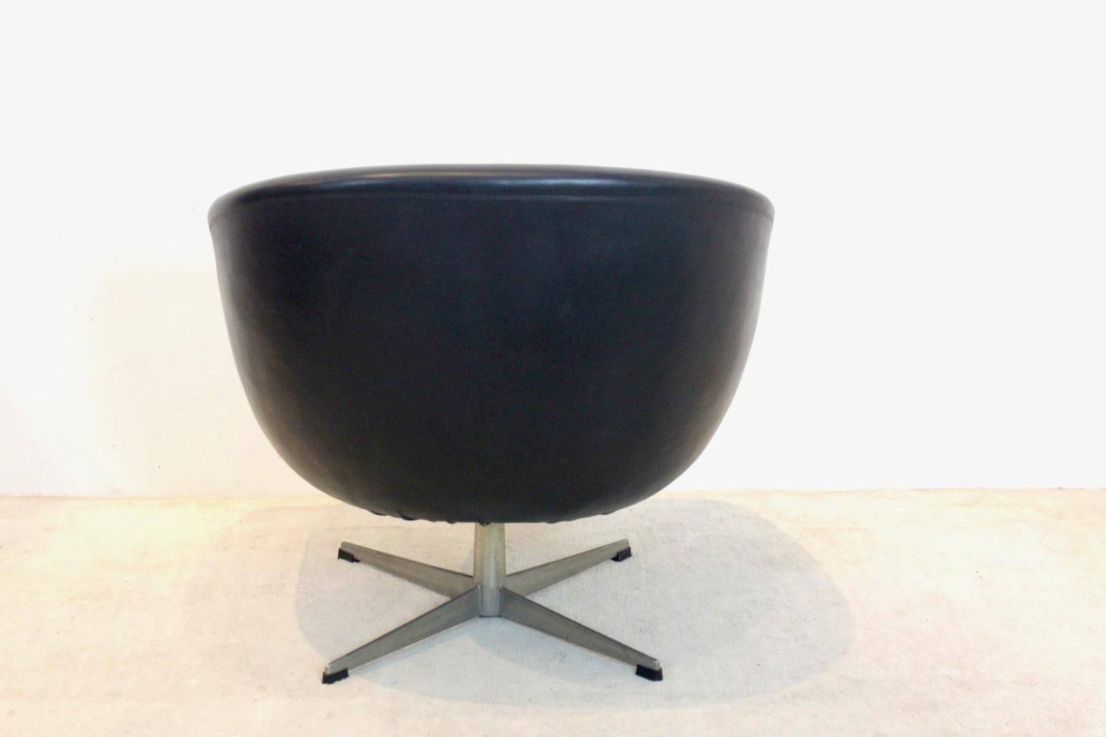 Mid-Century Modern Dutch Design Swivel Chair, 1965 For Sale 5