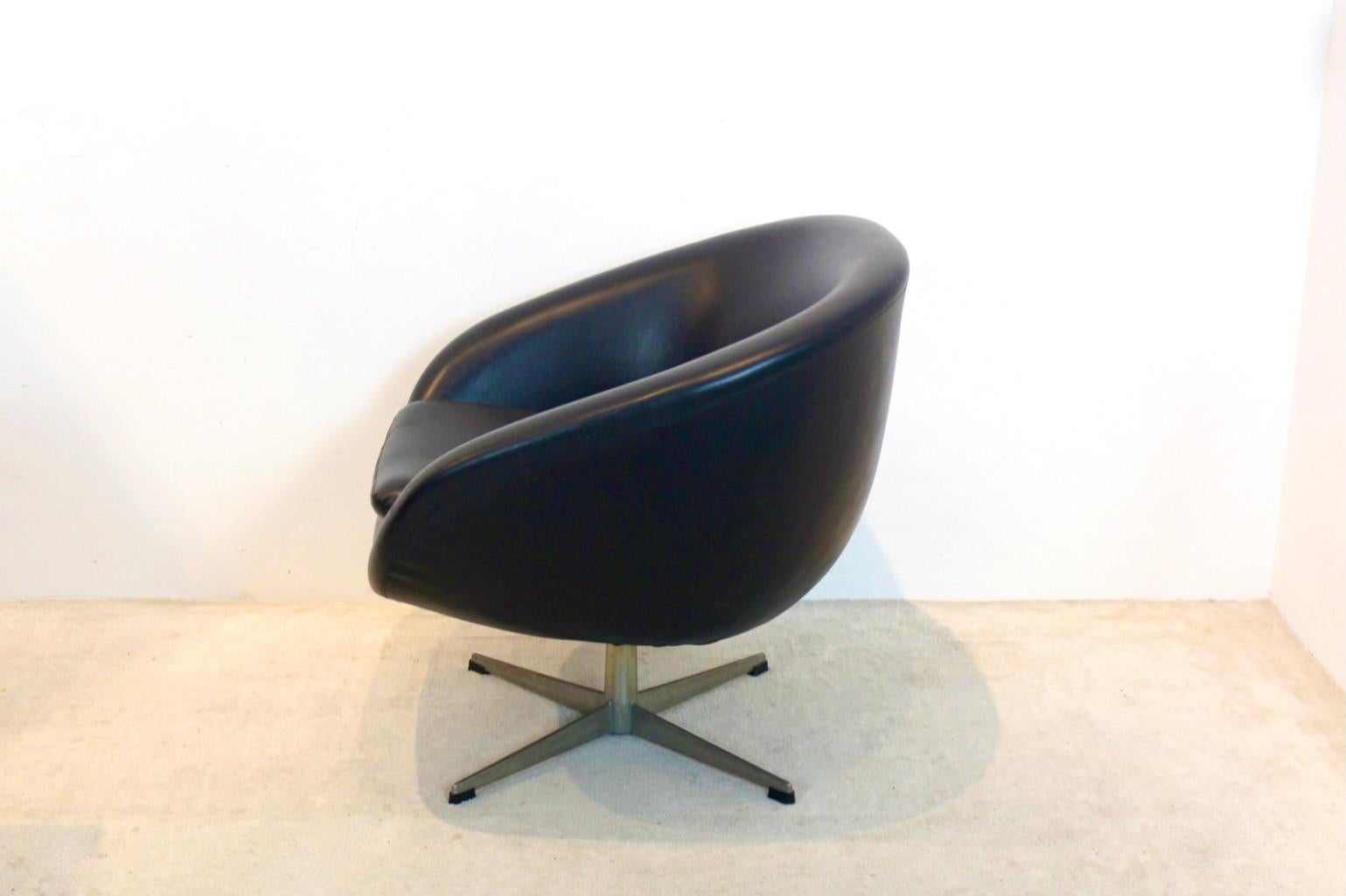 Aluminum Mid-Century Modern Dutch Design Swivel Chair, 1965 For Sale