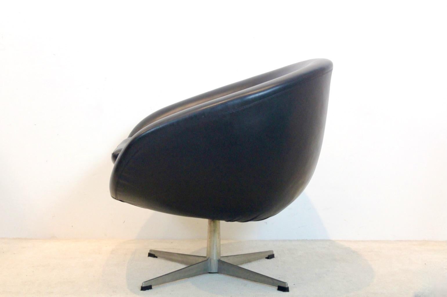 Mid-Century Modern Dutch Design Swivel Chair, 1965 For Sale 1
