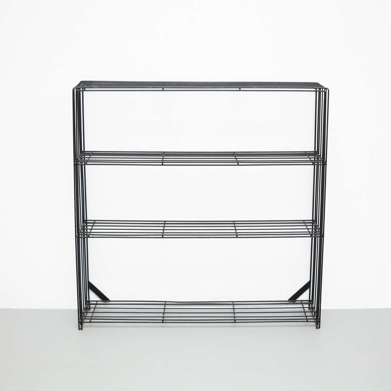 Minimalist black metal bookshelves.
By unknown manufacturer, Netherlands, circa 1960.

In original condition, with minor wear consistent with age and use, preserving a beautiful patina.

Materials:
Black metal

Dimensions:
D 23 cm x W 100