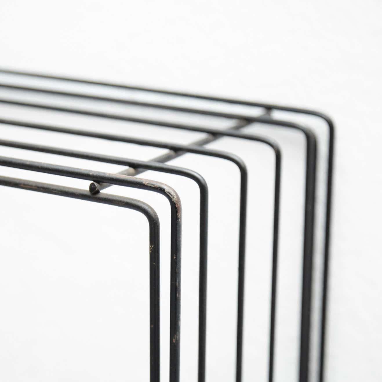 Estante para libros minimalista de metal negro holandés de mediados de siglo, hacia 1960 en Bueno estado para la venta en Barcelona, ES