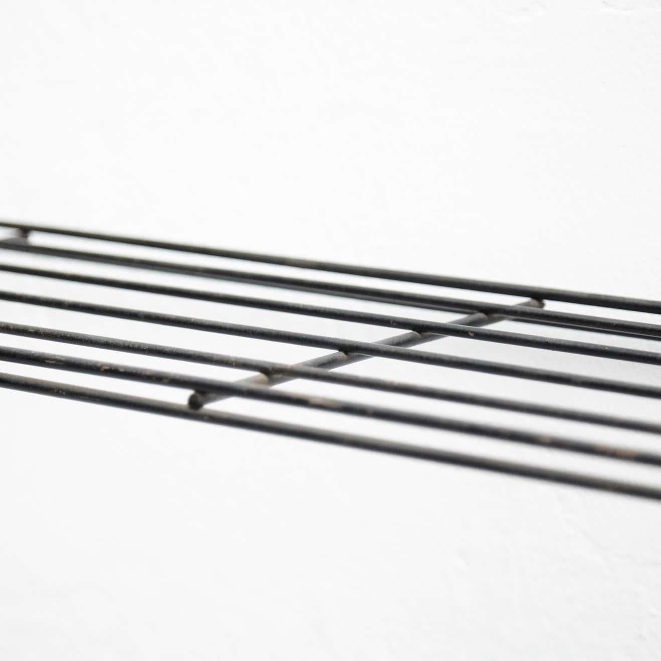 Estante para libros minimalista de metal negro holandés de mediados de siglo, hacia 1960 mediados del siglo XX en venta