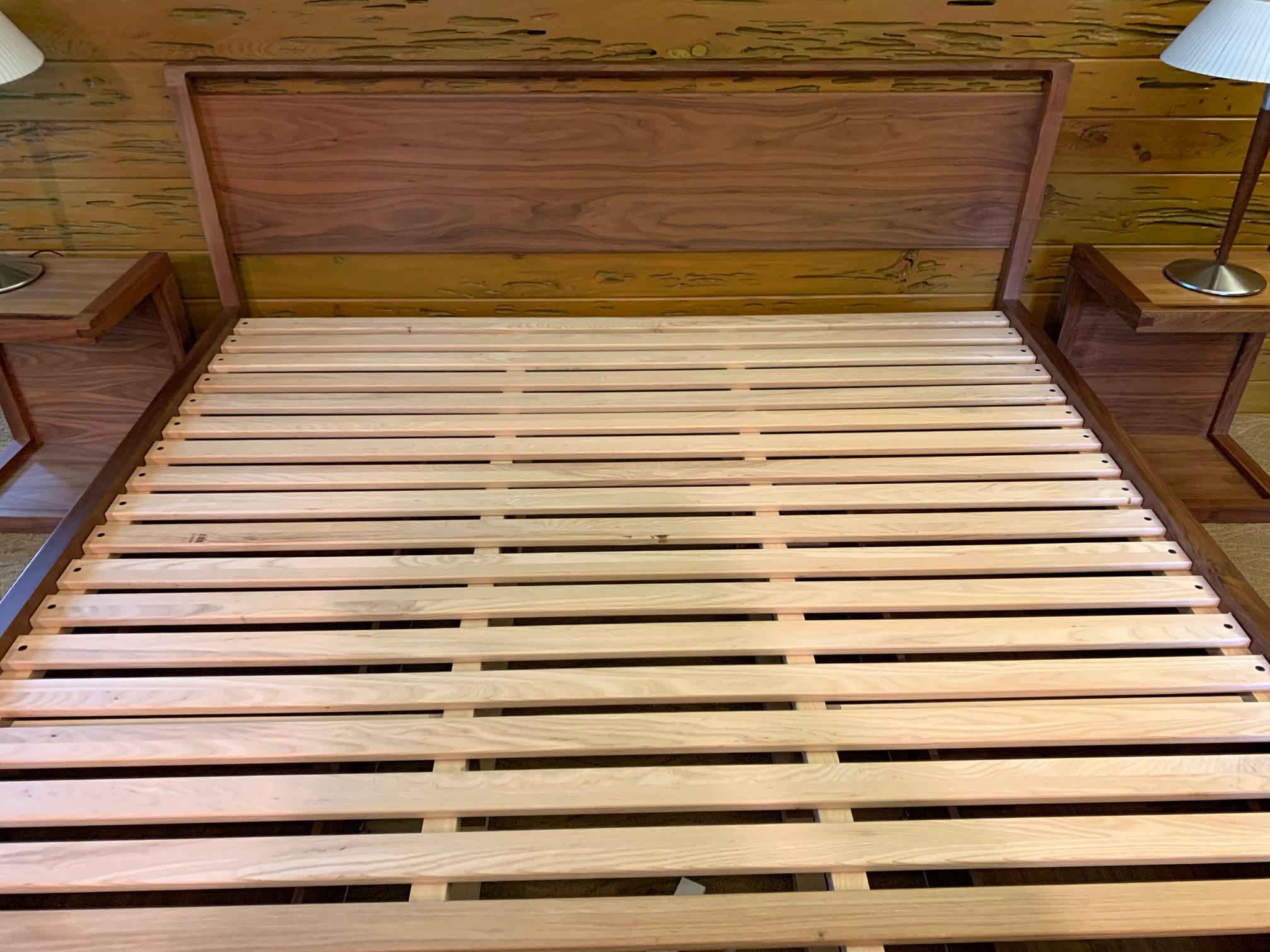 Wood Mid-Century Modern DWR Walnut Platform King Bed Frame Mattera Pair Nightstands