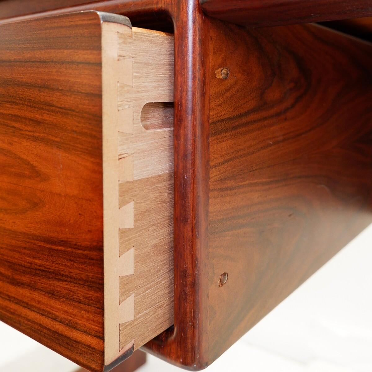 Legno Scrivania Dyrlund della metà del secolo scorso - Danimarca 1960 in vendita