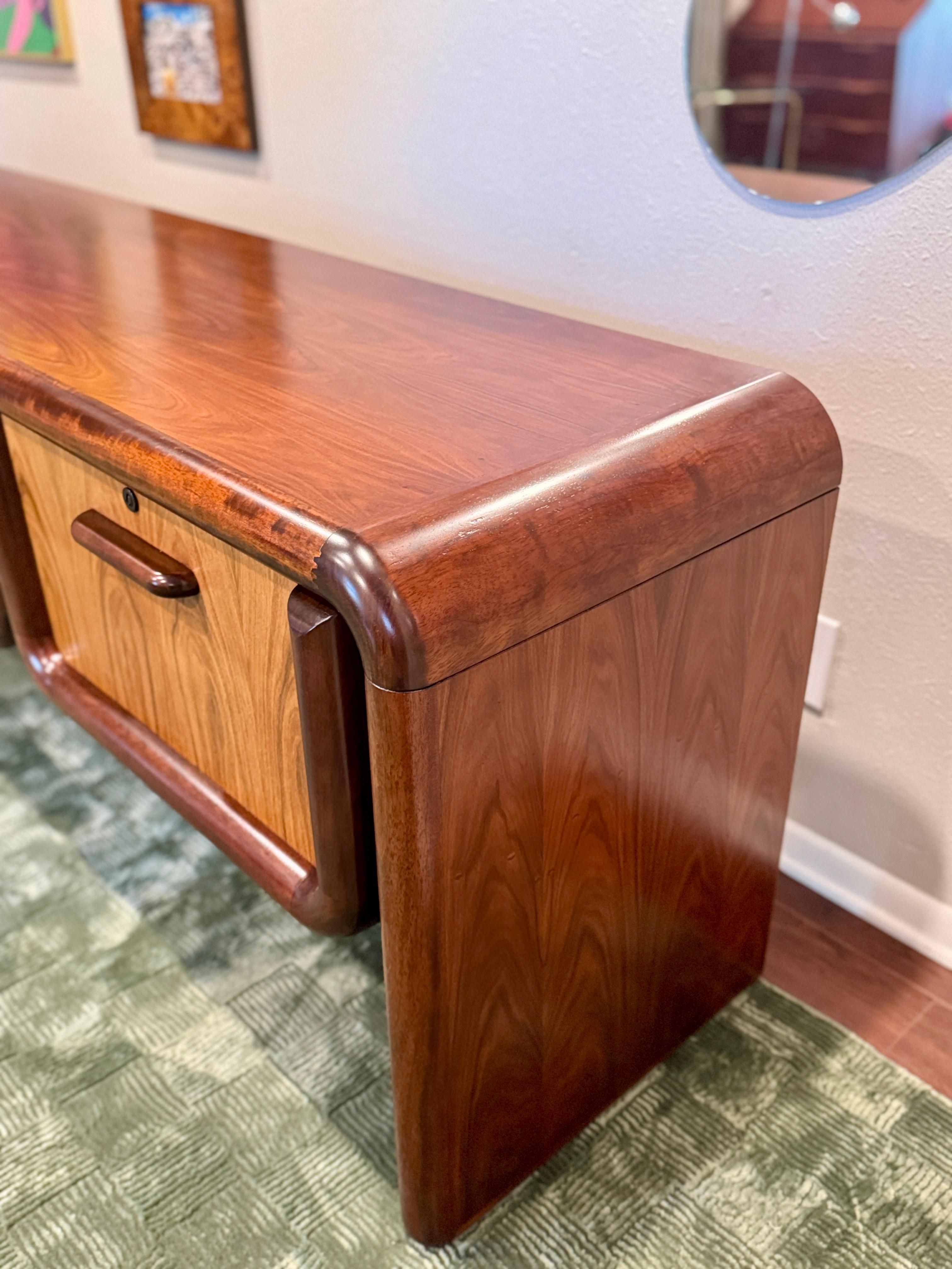 Mid century modern Dyrlund “Supreme” credenza in rosewood, circa 1970s In Good Condition In Houston, TX