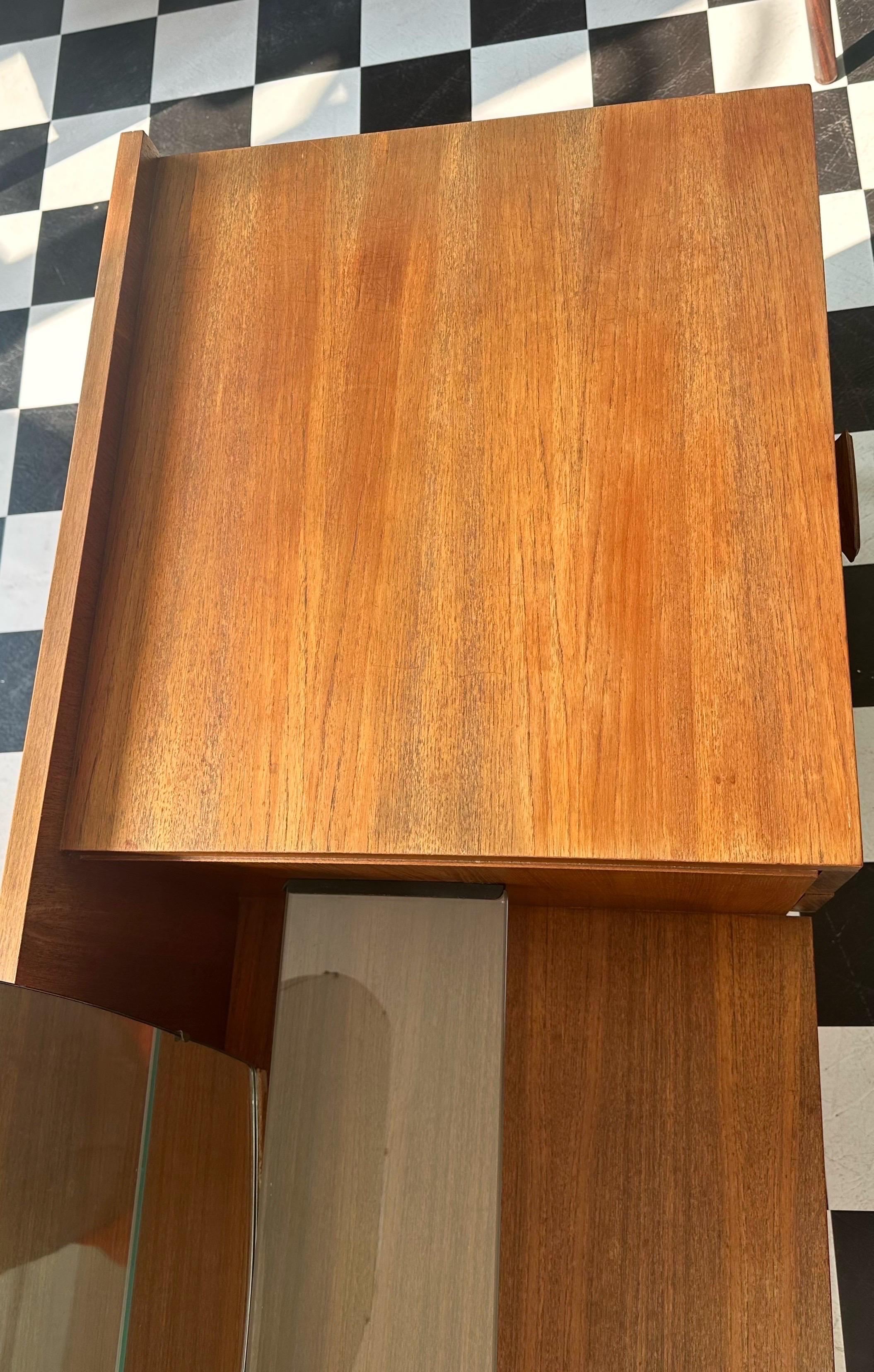 Mid-Century Modern E Gomme G Plan Quadrille Teak Dressing Table In Good Condition For Sale In London, GB
