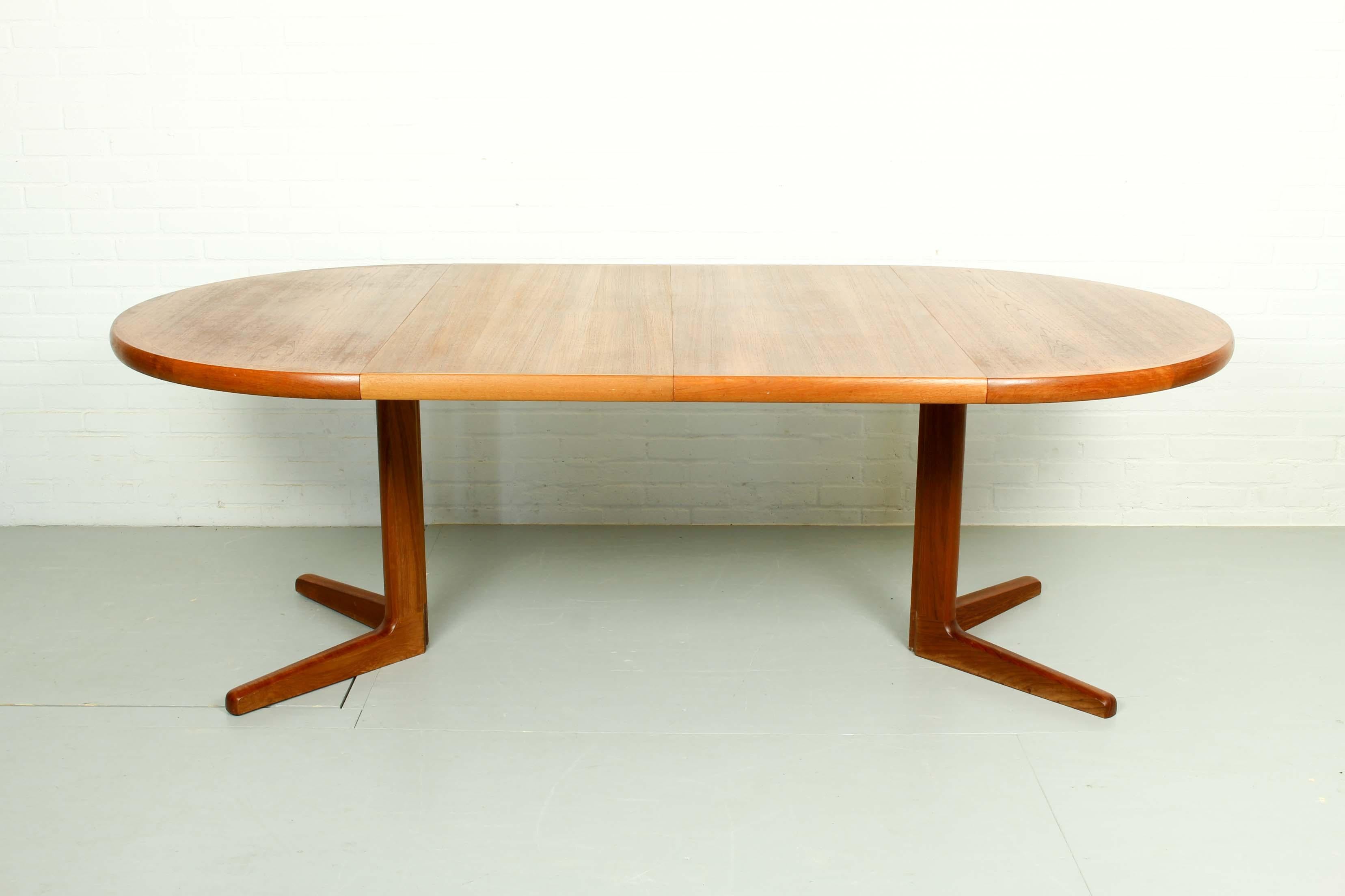 Mid-Century Modern E. Valentinsen Style Danish Teak Expandable Dining Table In Good Condition In Appeltern, Gelderland