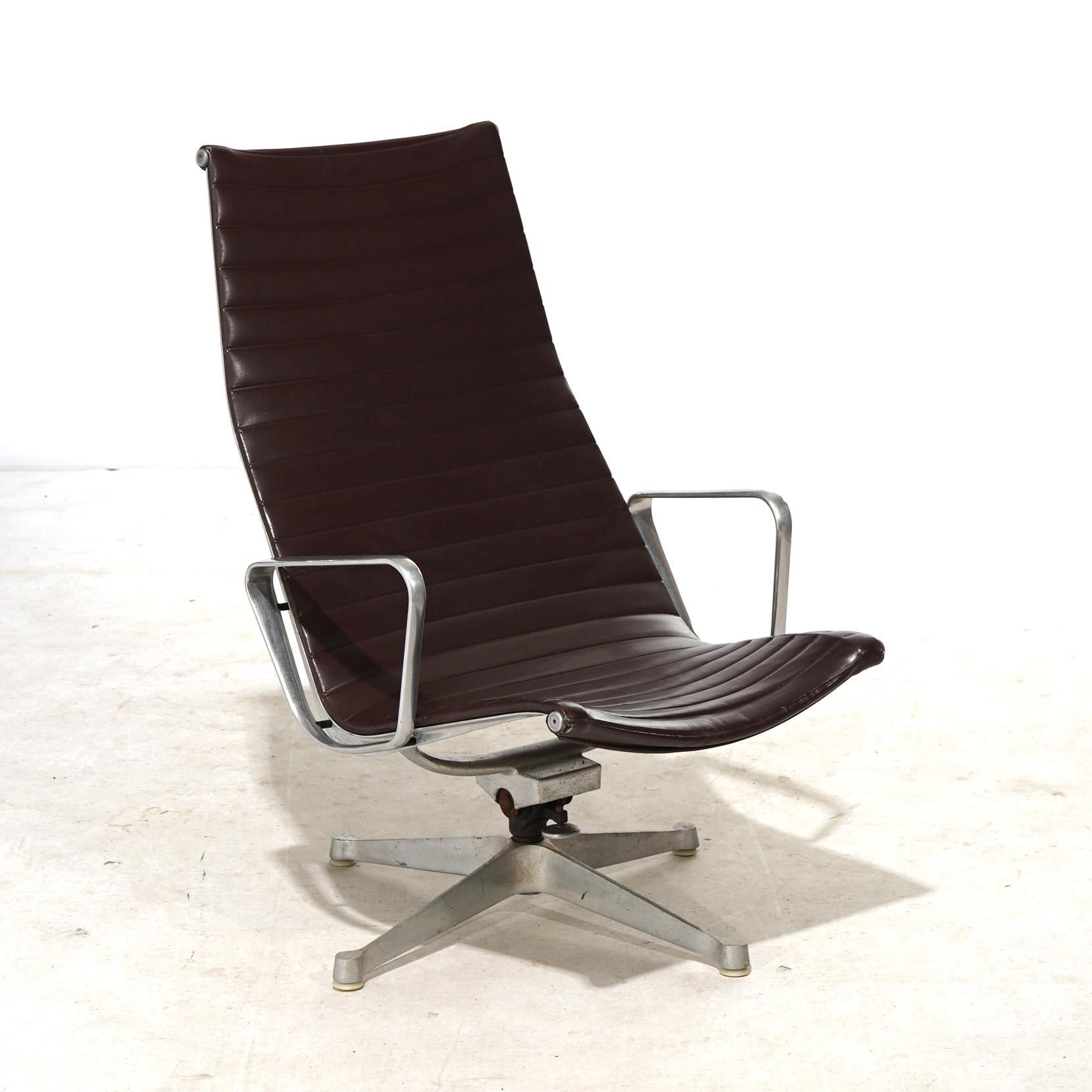 Mid Century Modern Eames by Miller (attr.) Chrome & Leather Desk Chair C1950 In Good Condition In Big Flats, NY