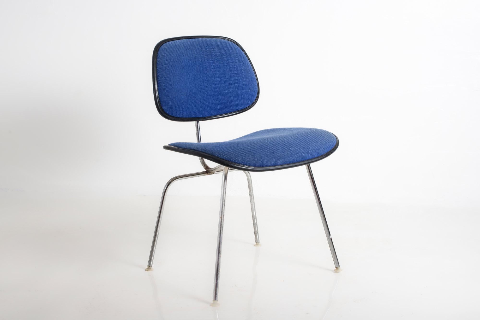 Moderner Eames DCM Chair für Herman Miller aus der Jahrhundertmitte in Blau (Moderne der Mitte des Jahrhunderts) im Angebot