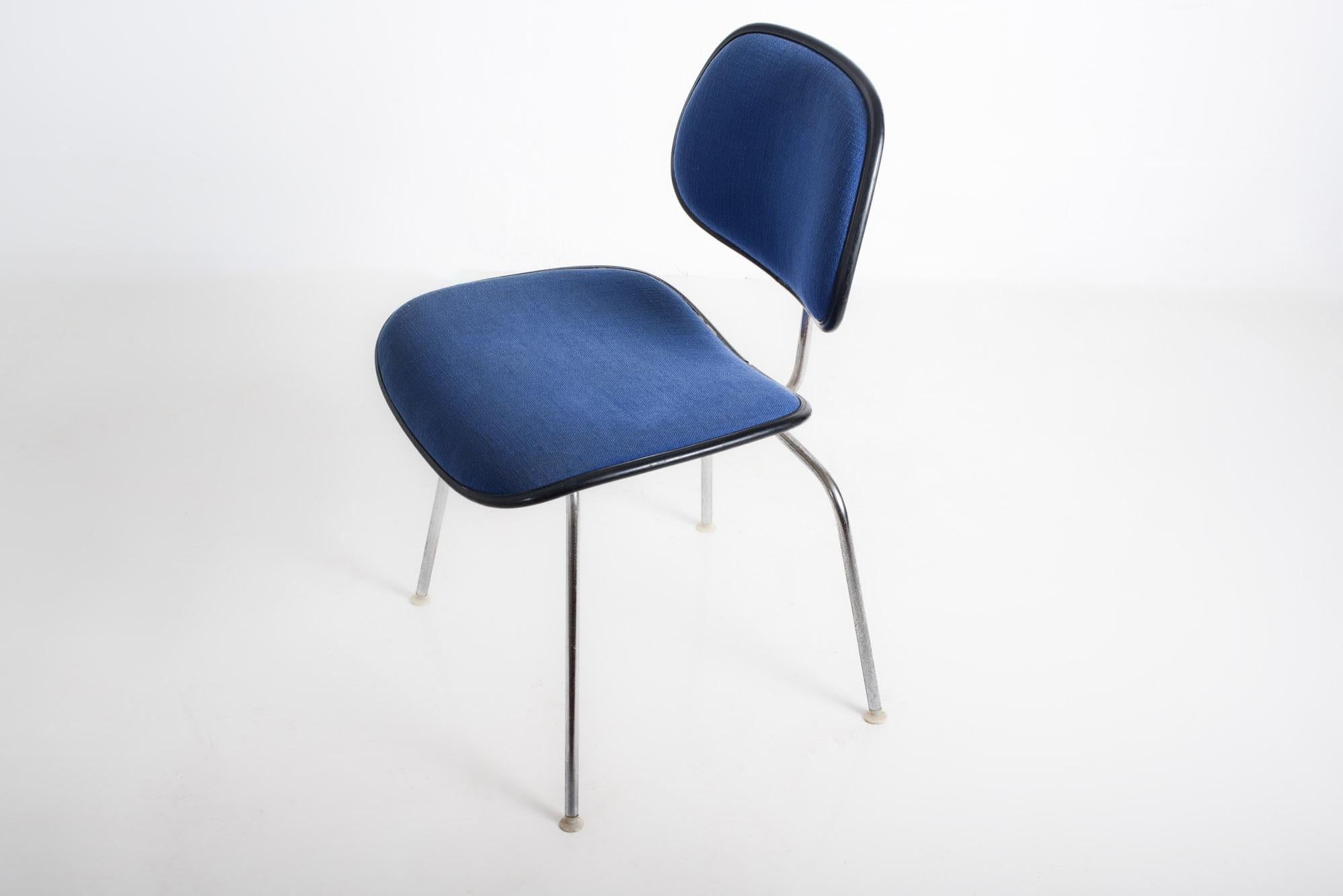 Moderner Eames DCM Chair für Herman Miller aus der Jahrhundertmitte in Blau (20. Jahrhundert) im Angebot