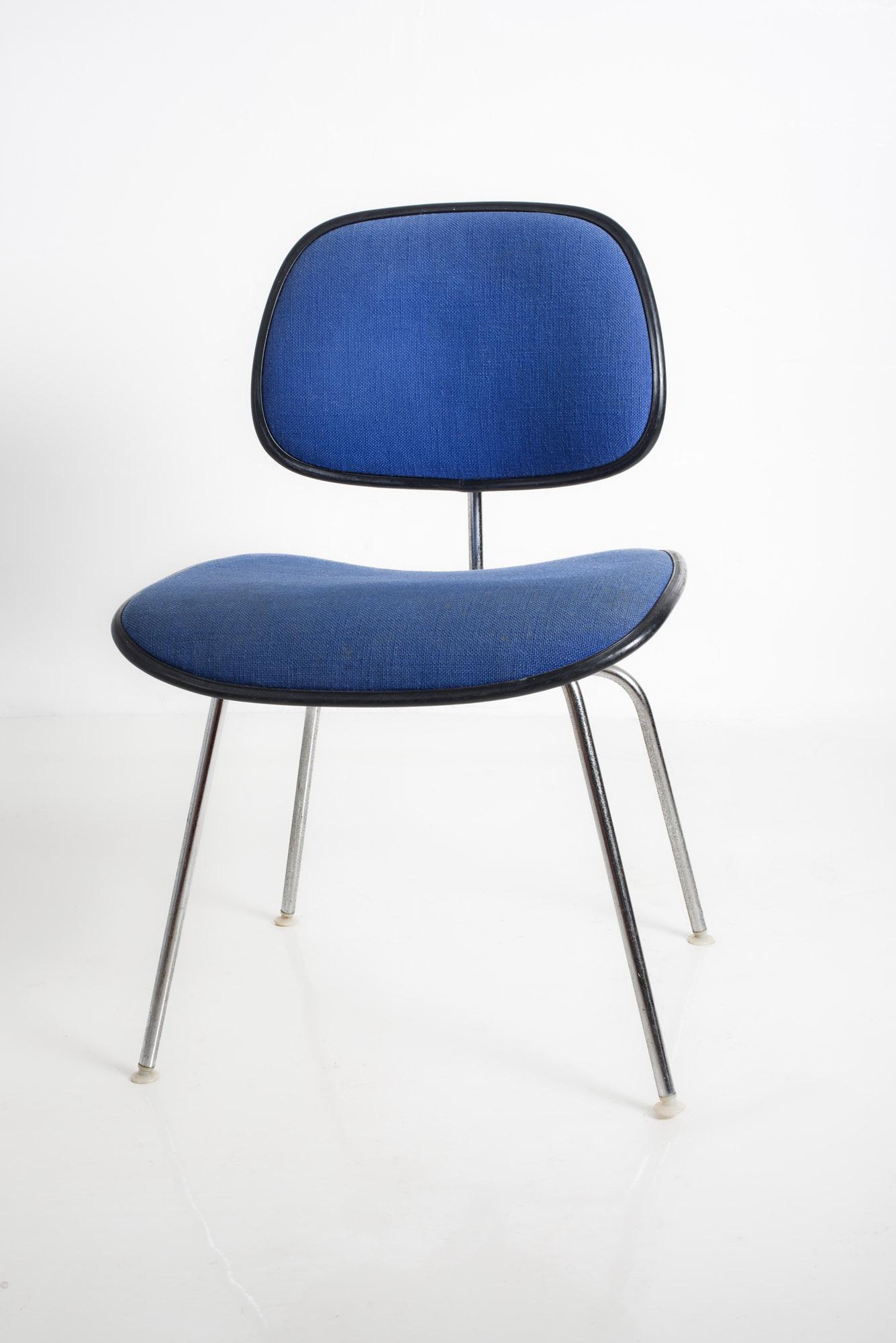Moderner Eames DCM Chair für Herman Miller aus der Jahrhundertmitte in Blau im Angebot 1
