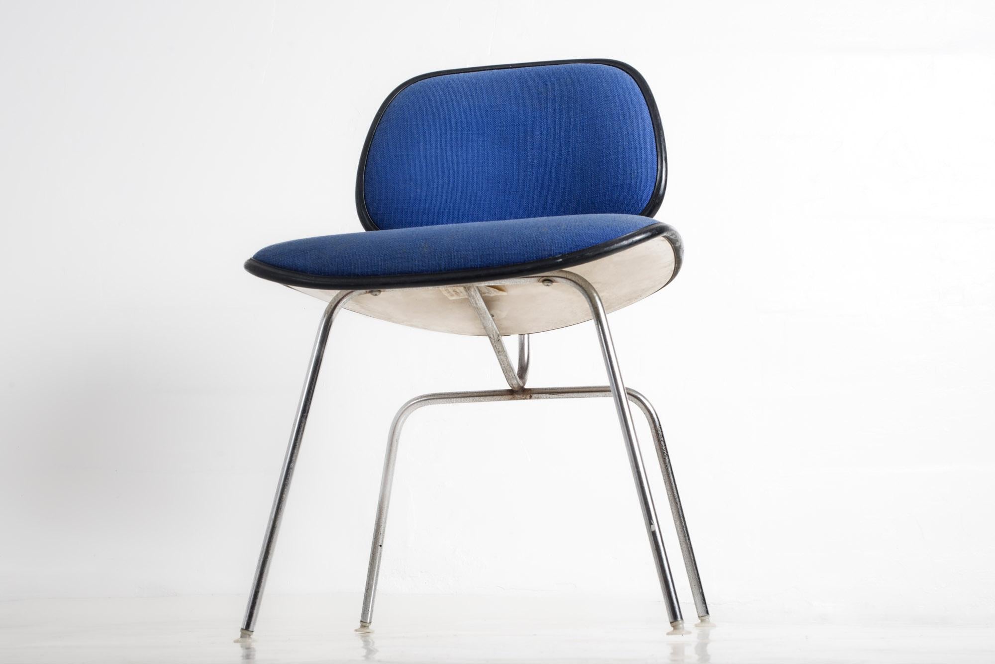 Moderner Eames DCM Chair für Herman Miller aus der Jahrhundertmitte in Blau im Angebot 2