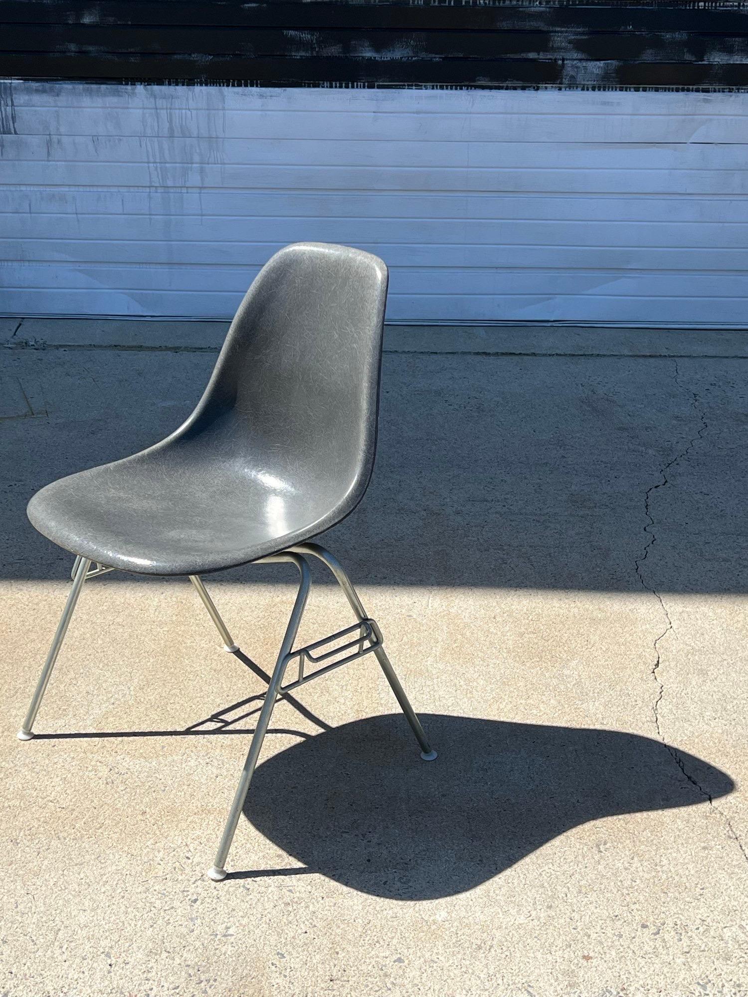 Mid Century Modern Eames DSS Chairs - Set of 8 For Sale 2