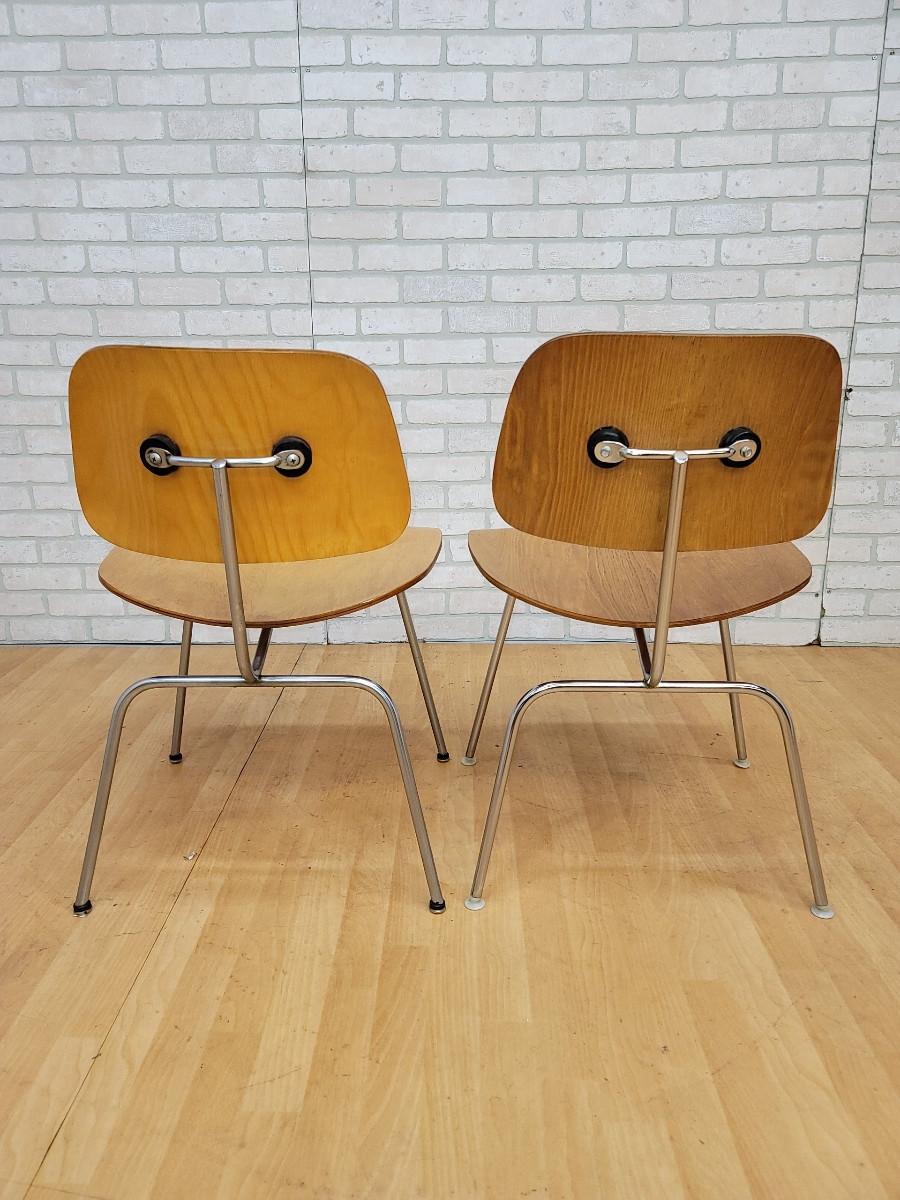 Sillas de madera contrachapada estilo Eames para Herman Miller de mediados del siglo XX - Juego de 2 en venta 1