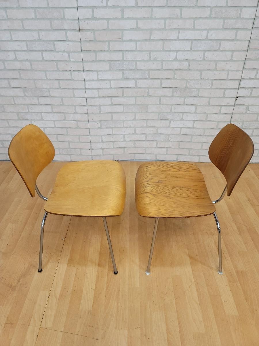 Sillas de madera contrachapada estilo Eames para Herman Miller de mediados del siglo XX - Juego de 2 en venta 2