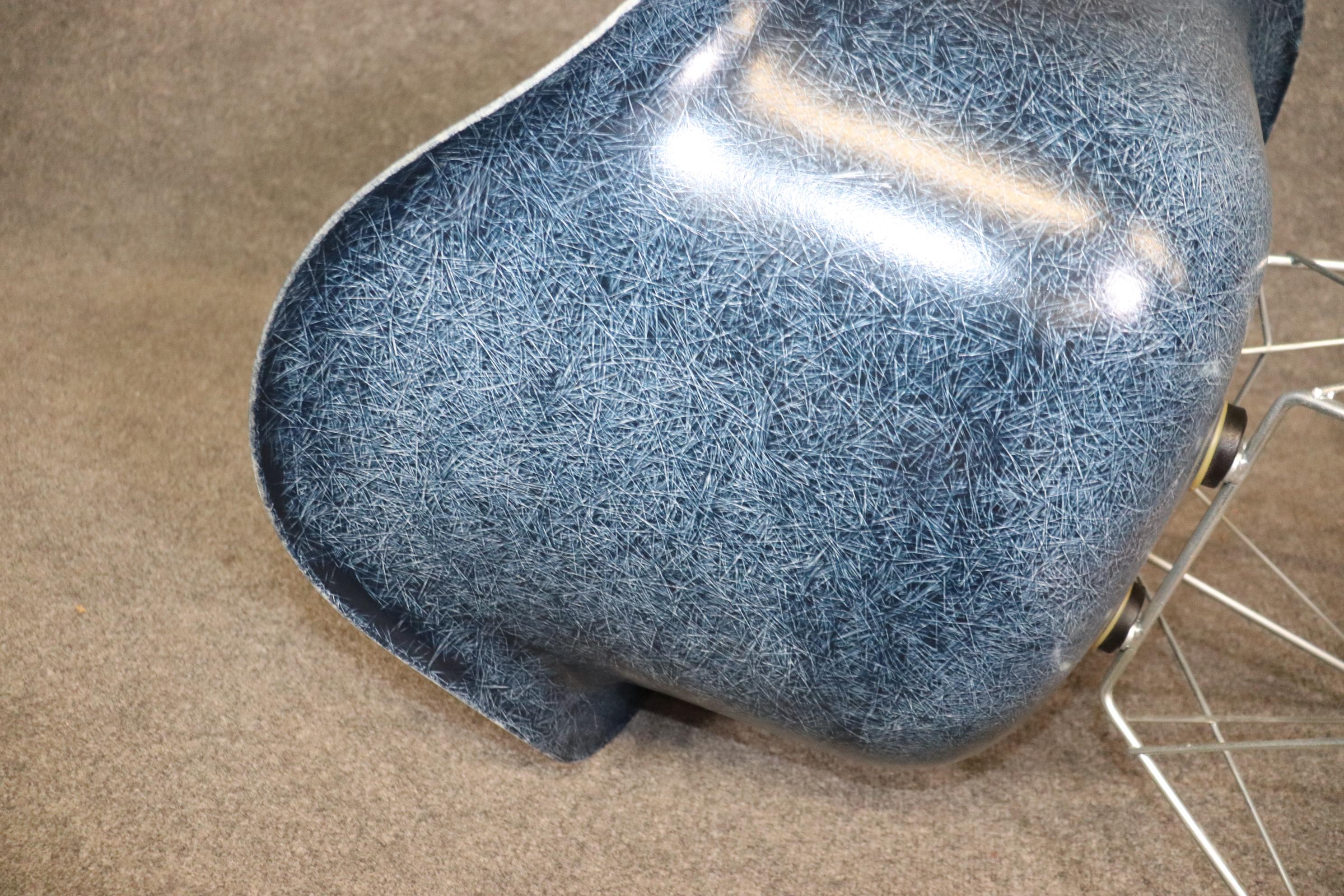 Métal Fauteuil à bascule pour enfant en fibre de verre The Moderns Blue Mid Century Modern en vente