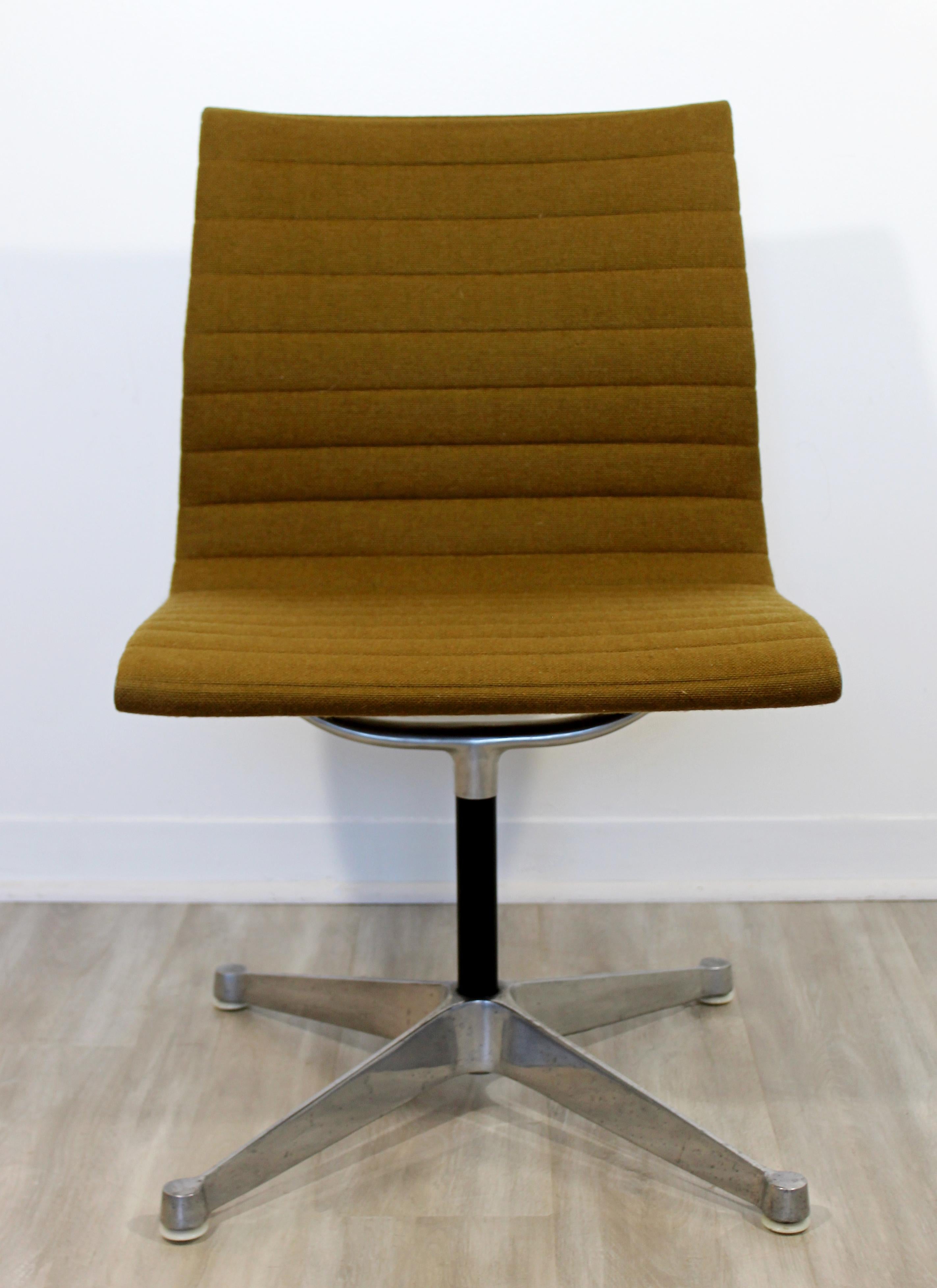For your consideration is an original, aluminum Group side chair, by Charles Eames for Herman Miller, circa the 1950s. In excellent vintage condition. The dimensions are 20
