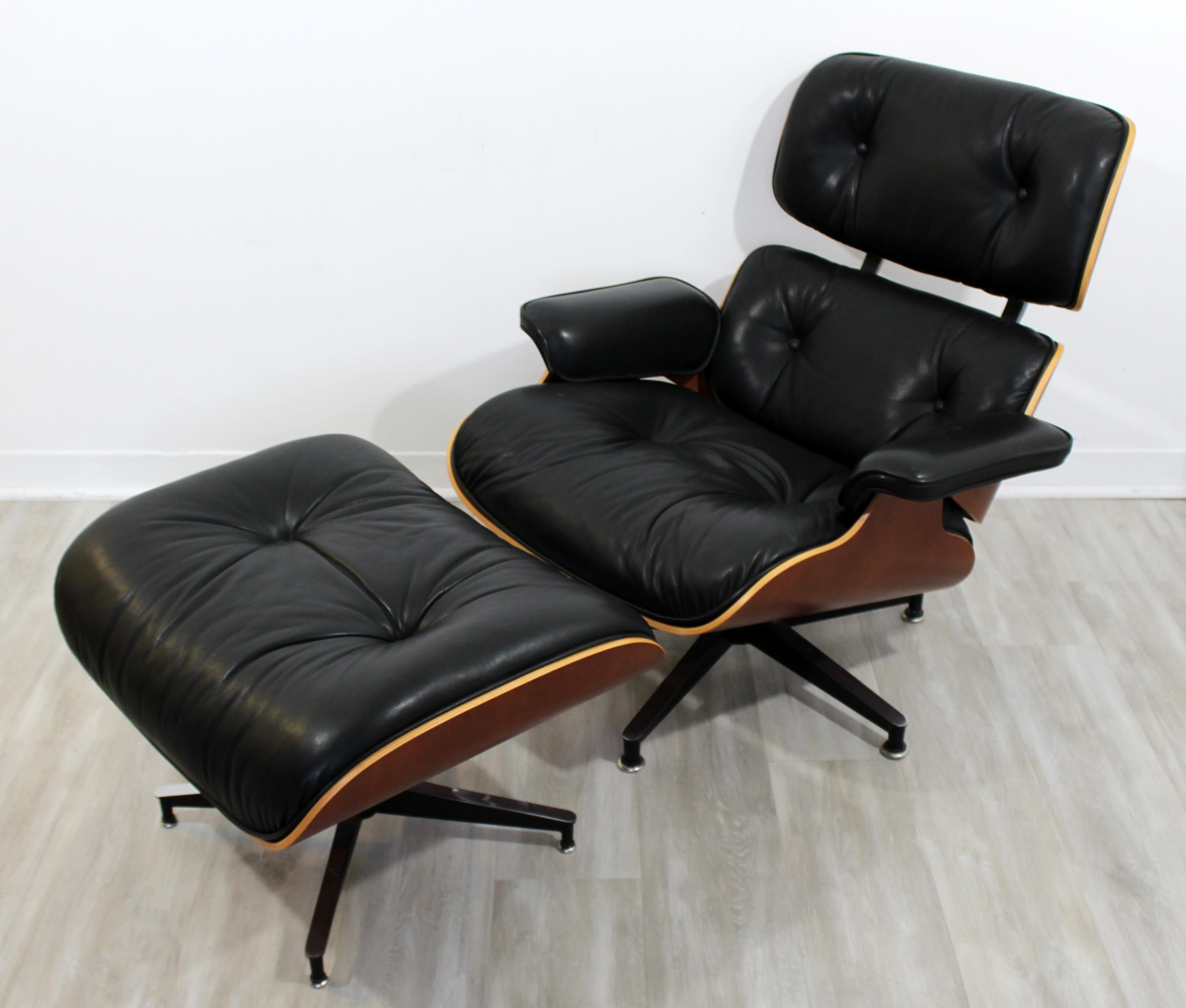 American Mid-Century Modern Eames Herman Miller Classic Walnut Lounge Chair Ottoman 1980s