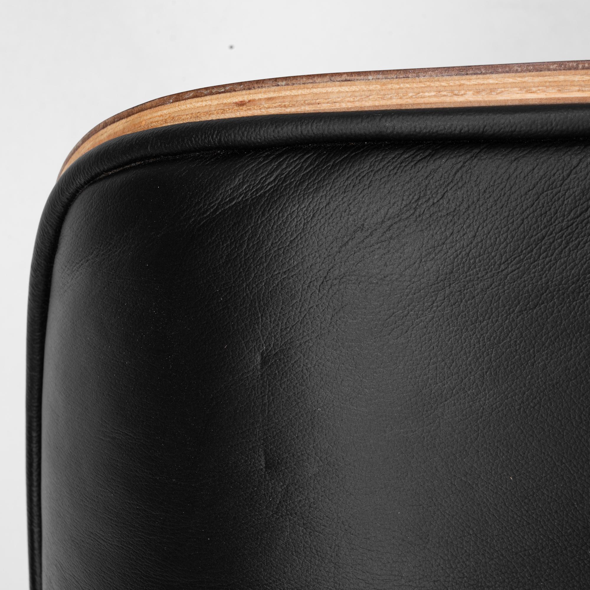 Pouf in pelle Eames di Herman Miller, metà secolo moderno in vendita 7