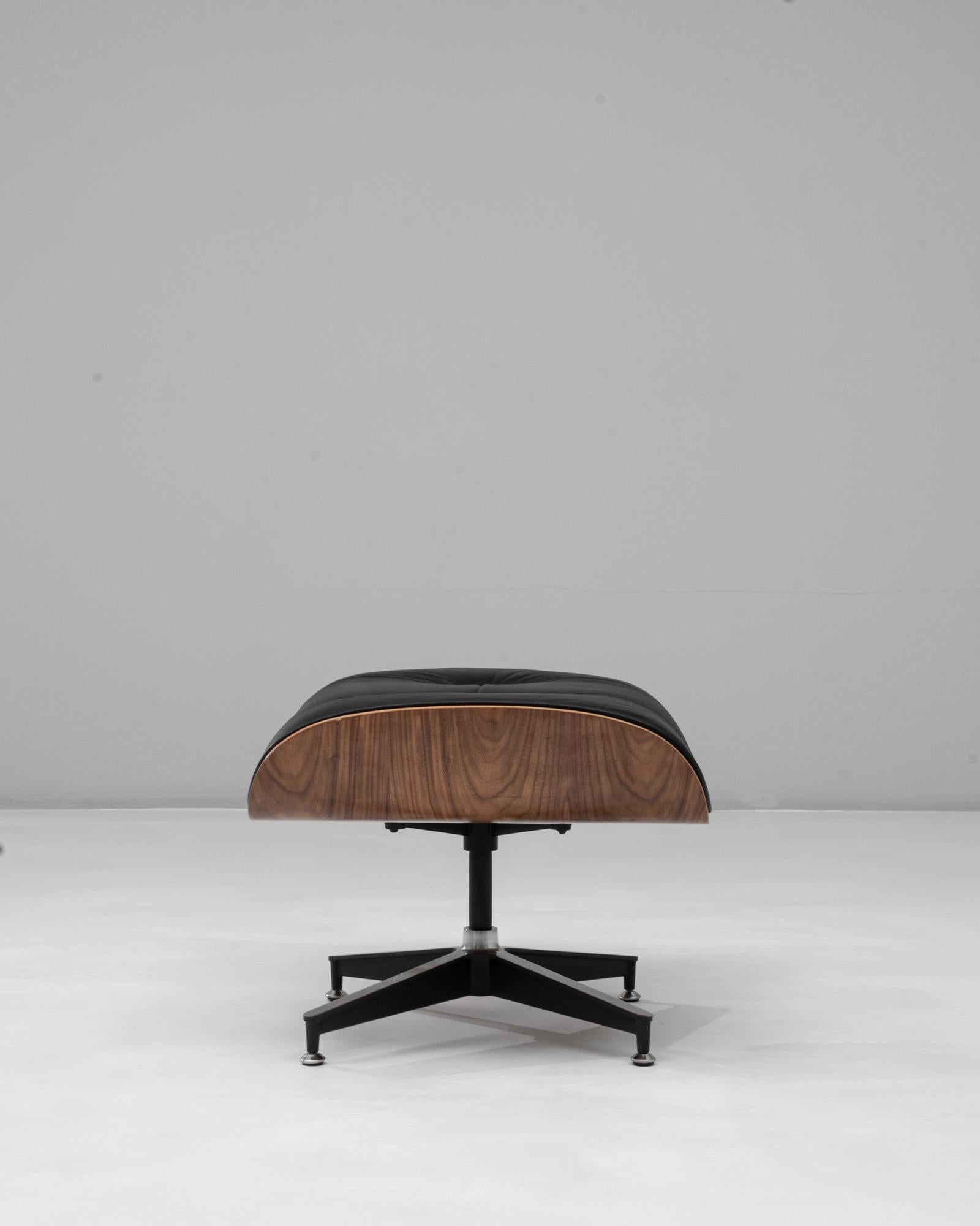 Pouf in pelle Eames di Herman Miller, metà secolo moderno In condizioni buone in vendita a High Point, NC