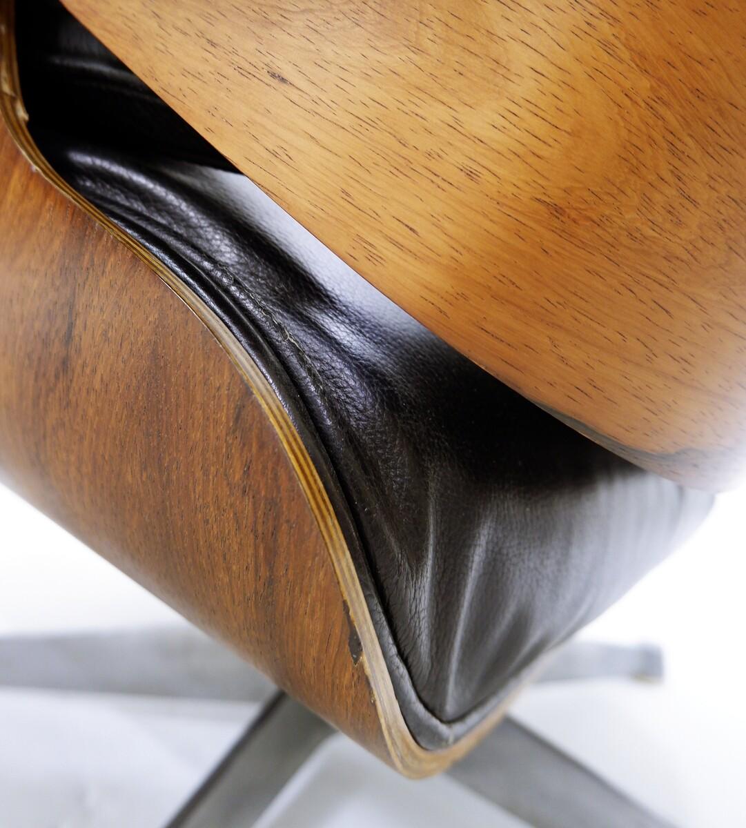 Mid-Century Modern Eames Lounge Chair and Ottoman 5