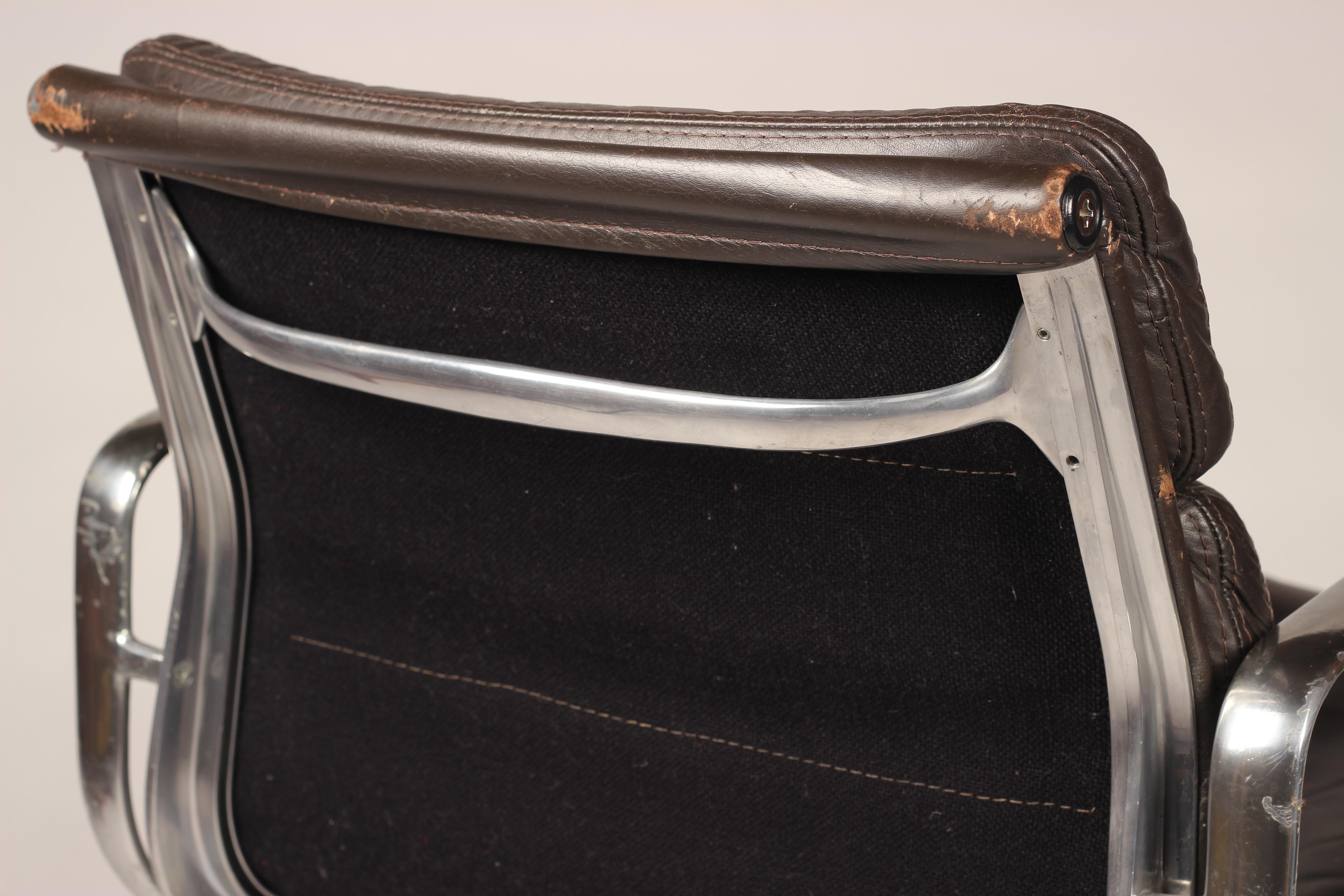 Chaise Eames Soft Pad moderne du milieu du siècle:: modèle EA 435 de Herman Miller 4