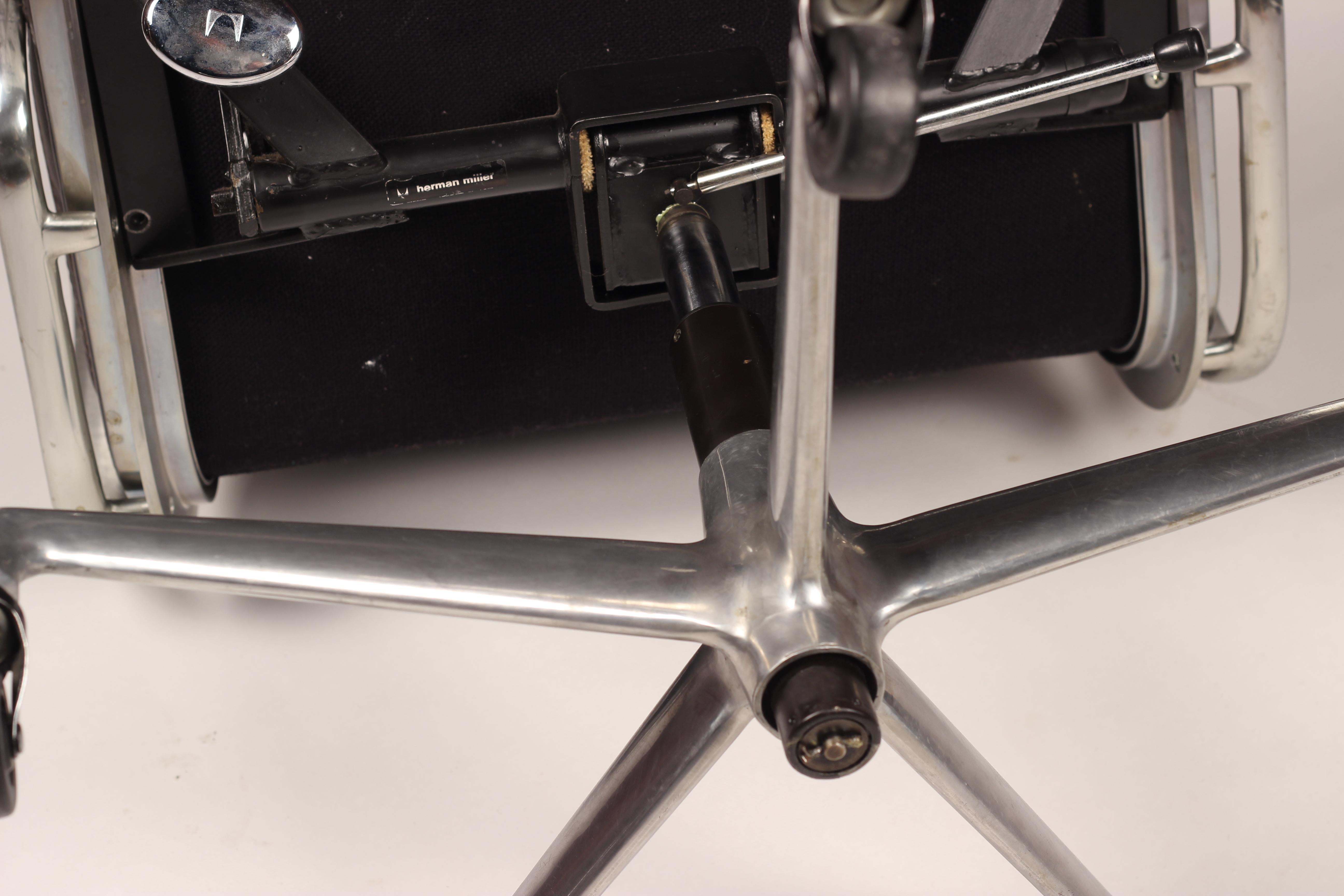 Chaise Eames Soft Pad moderne du milieu du siècle:: modèle EA 435 de Herman Miller 10