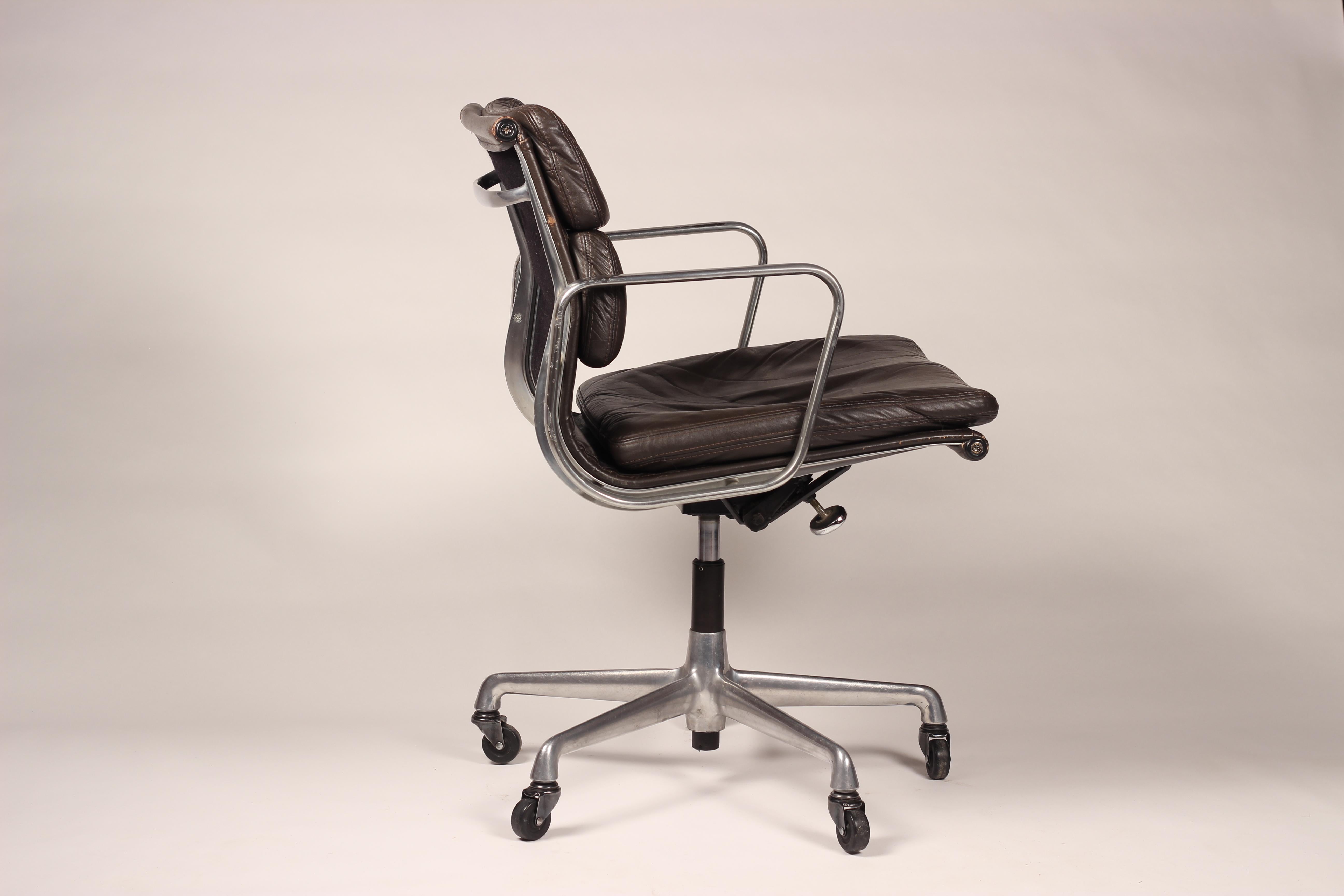 Mid-Century Modern Mid Century Modern Eames Soft Pad chair model EA 435 by Herman Miller