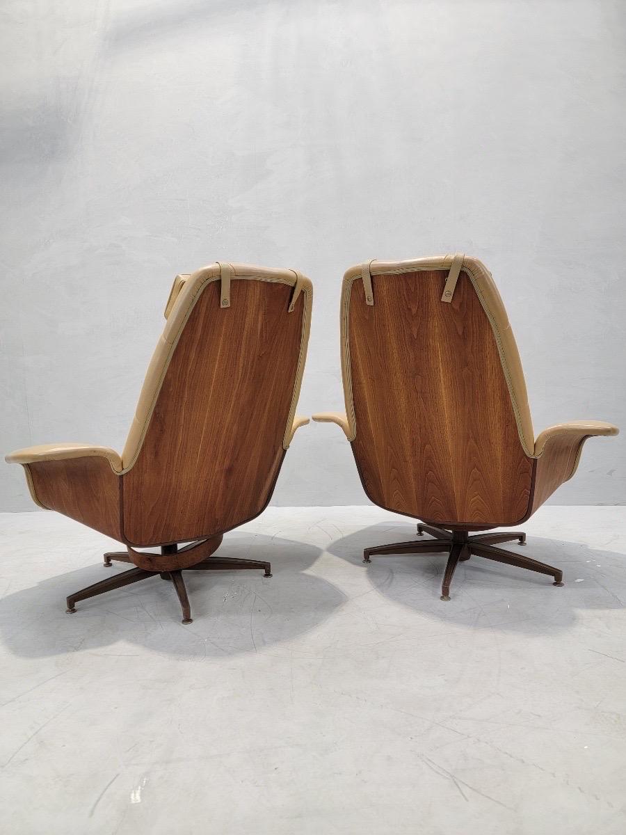 Mid Century Modern Bentwood Leatherette Lounge & Ottoman Set - Pair For Sale 4