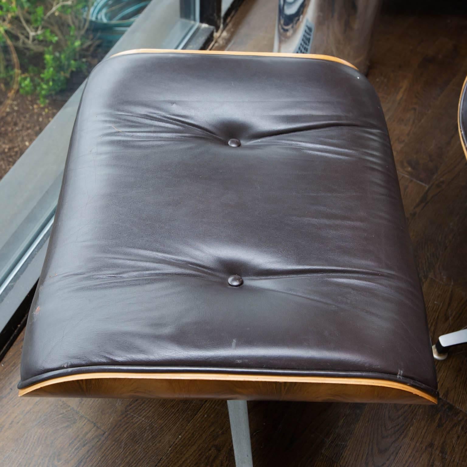 Mid-Century Modern Eames Style Lounge Chair In Excellent Condition In New London, CT