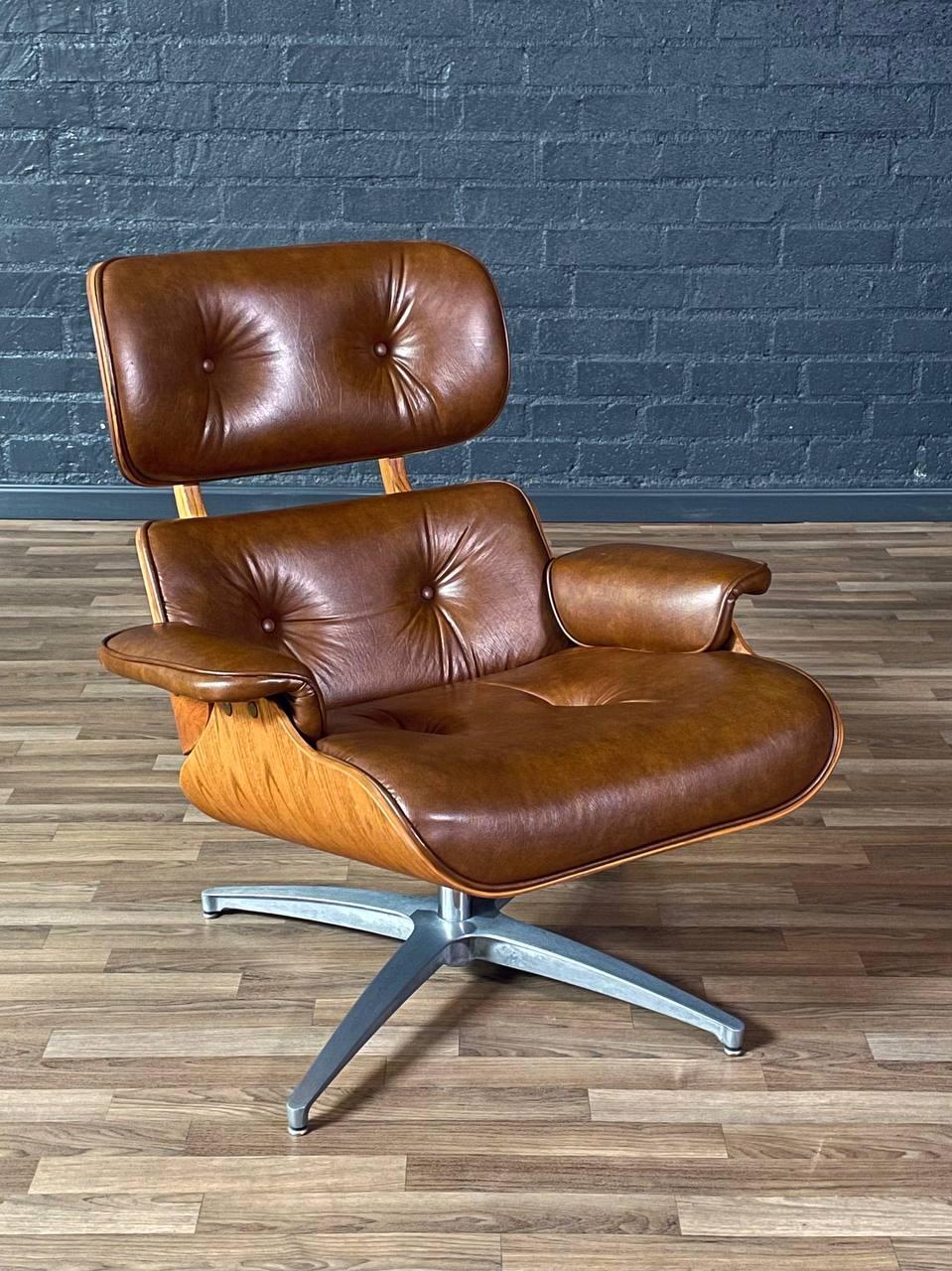 Chaise longue en chêne, style Eames, du milieu du siècle, avec ottoman Bon état - En vente à Los Angeles, CA