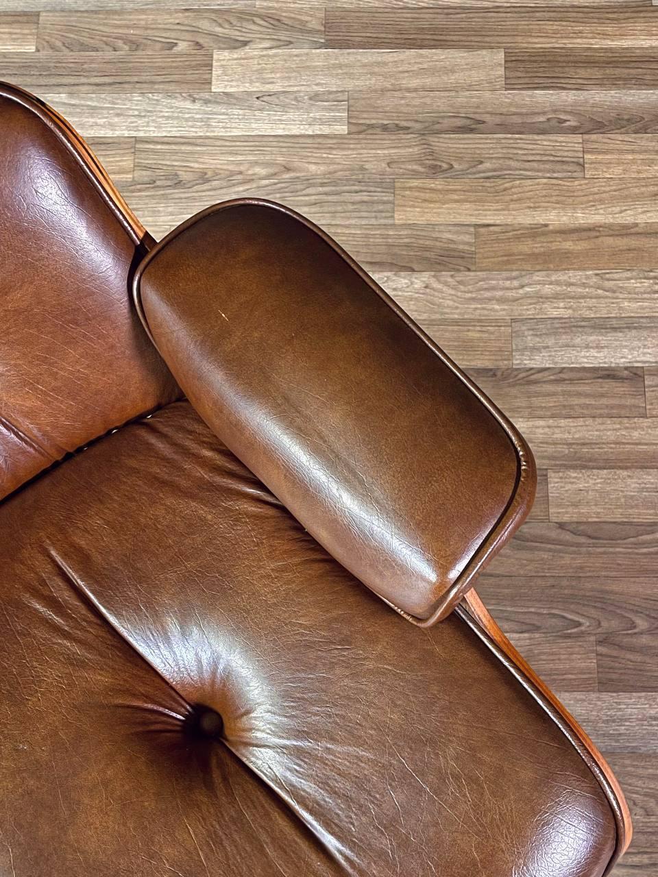 Chaise longue en chêne, style Eames, du milieu du siècle, avec ottoman en vente 1
