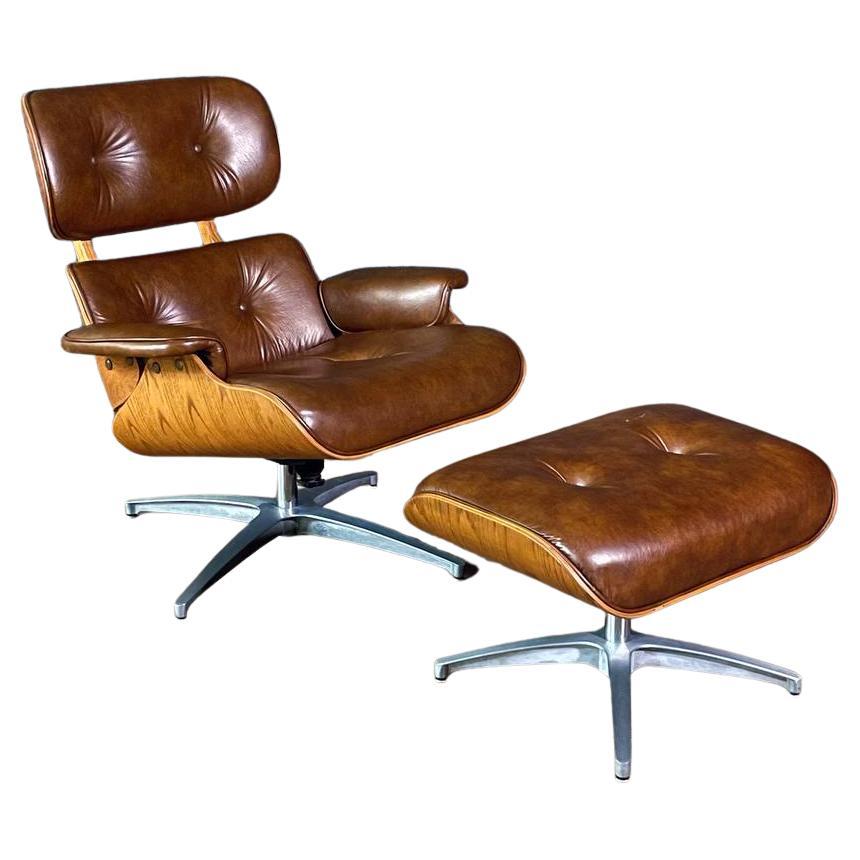 Chaise longue en chêne, style Eames, du milieu du siècle, avec ottoman en vente