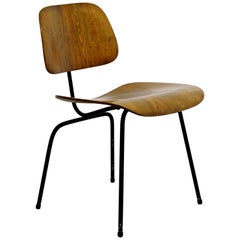 Moderner Beistellstuhl aus früher Esche von Eames für Herman Miller DCM:: 1950er Jahre