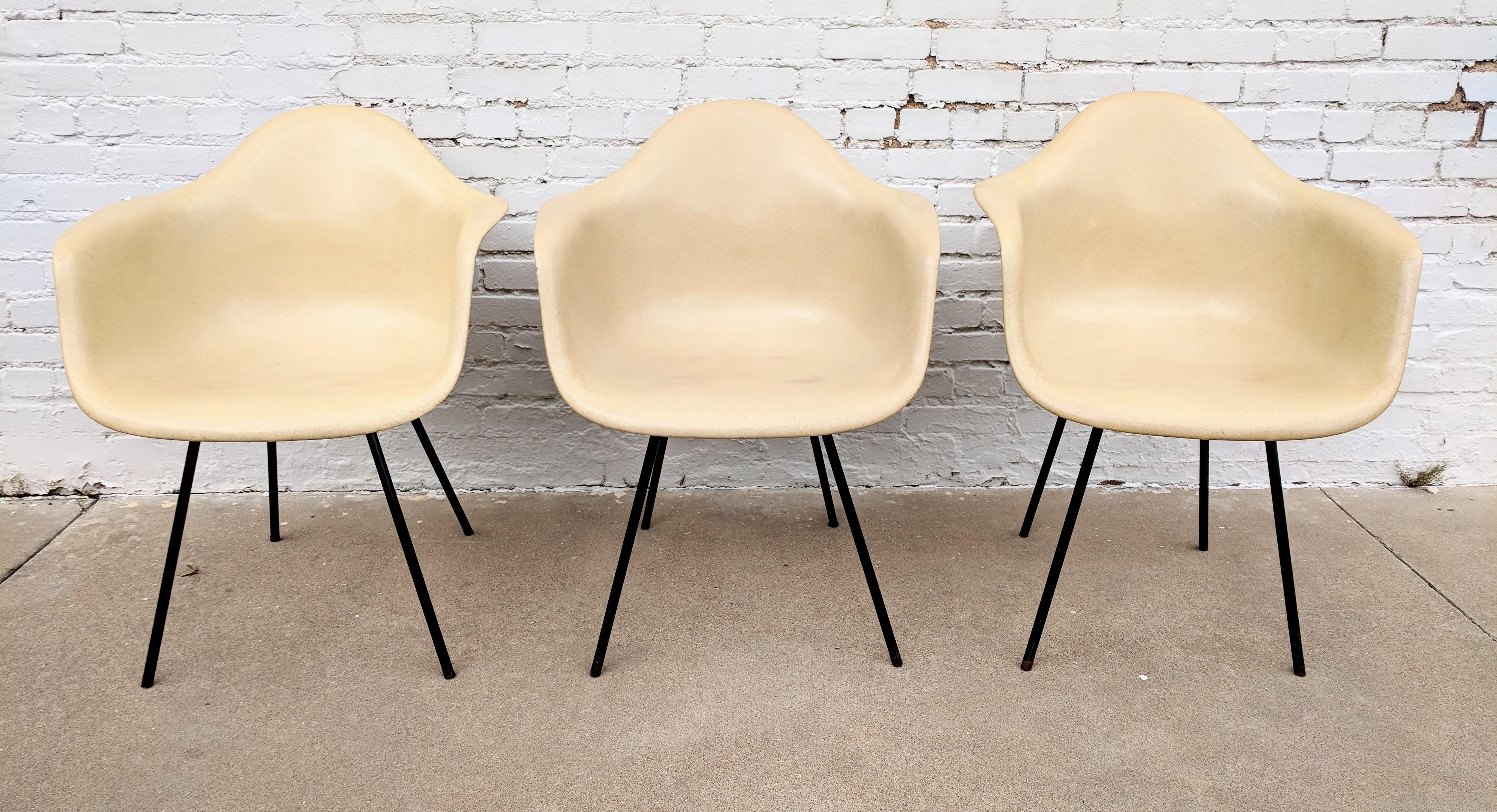 Früher Eames DAX-Stuhl mit Muschelarmlehne, Mid-Century Modern im Zustand „Gut“ im Angebot in Tulsa, OK