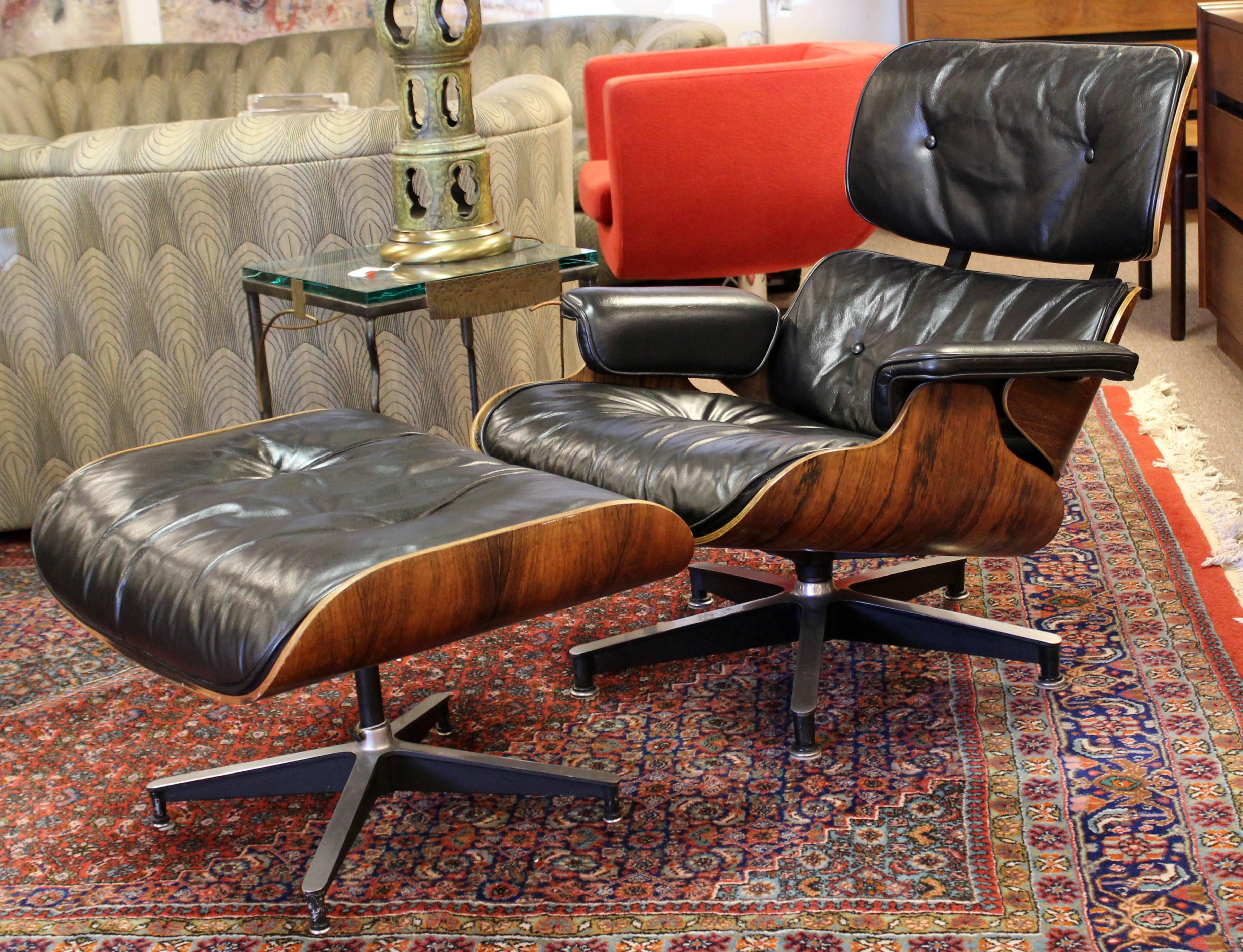 For your consideration are an original, early edition, rosewood lounge chair and ottoman, with black leather upholstery, by Charles & Ray Eames for Herman Miller, circa the 1950s. In excellent condition. The dimensions of the chair are 31.5