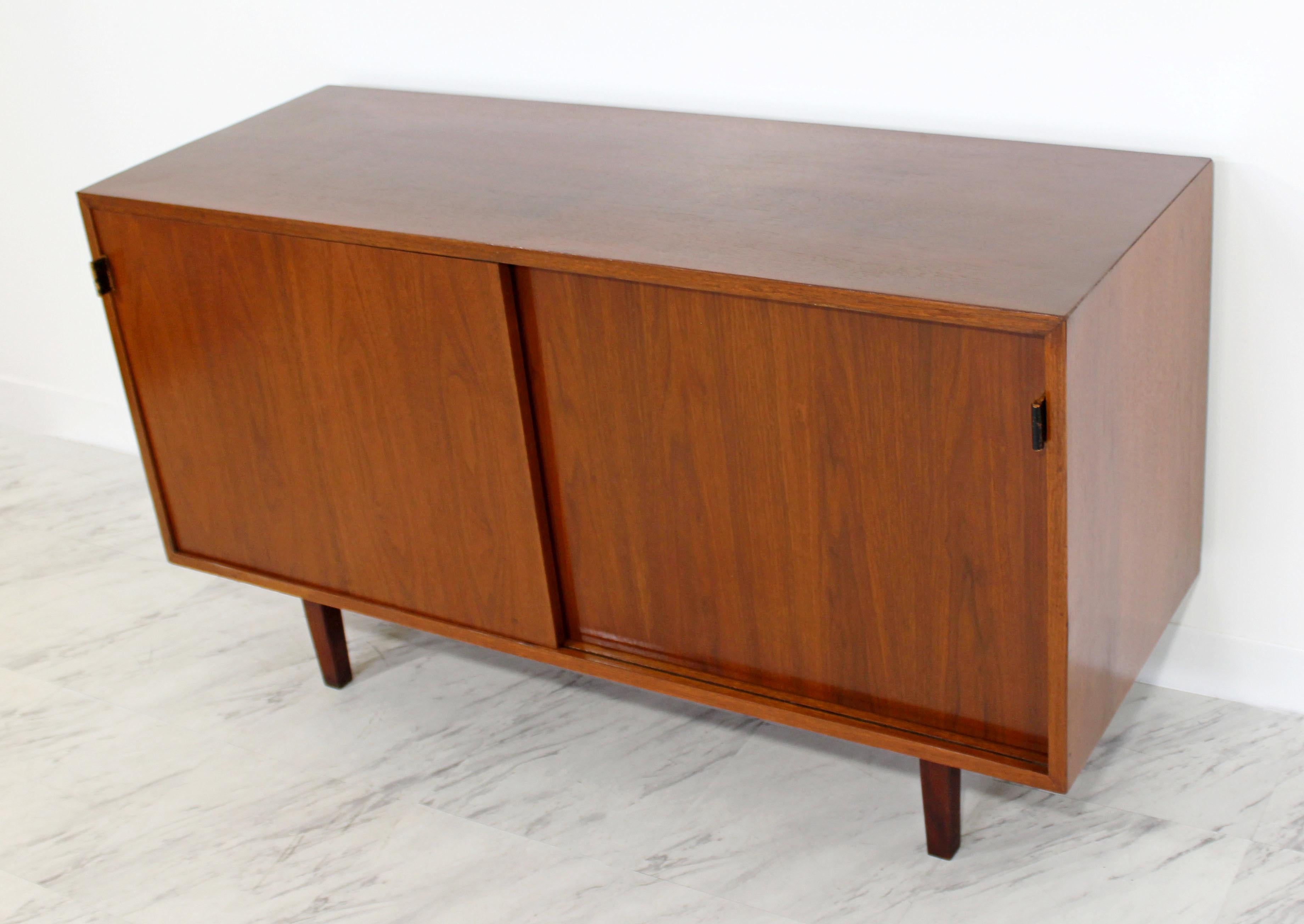 American Mid-Century Modern Early Florence Knoll Walnut Credenza Leather Pulls, 1960s