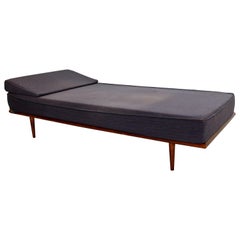 Mid-Century Modern Early George Nelson Herman Miller Walnut Daybed Chaise, 1950s