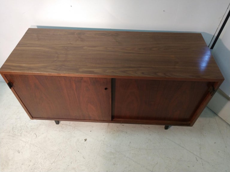 Mid-Century Modern Early Knoll Walnut 2-Door Credenza In Good Condition For Sale In Port Jervis, NY