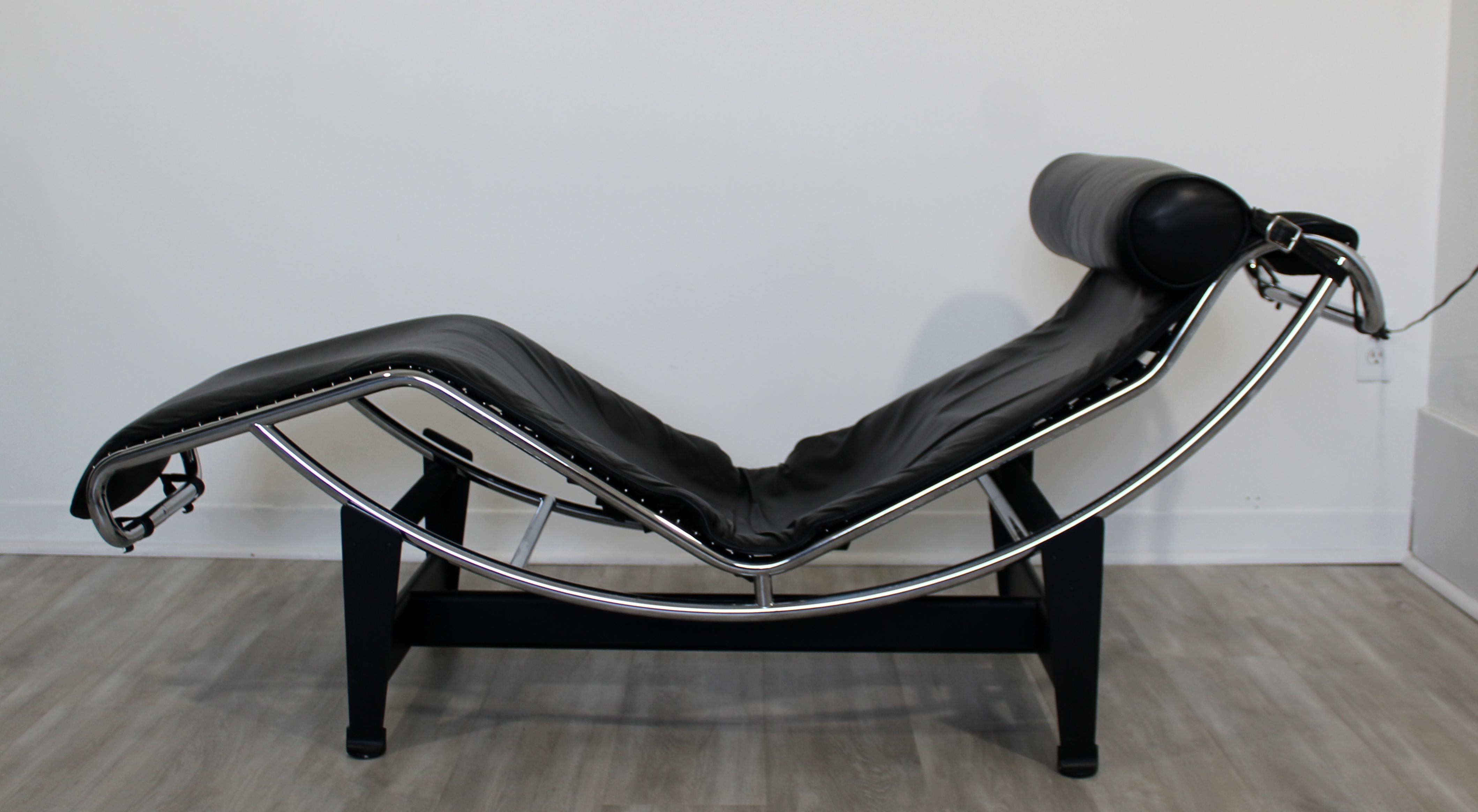For your consideration is a classic LC4 chaise, made of chrome and with black leather upholstery, by Le Corbusier Italy, circa 1970s. In very good vintage condition. The dimensions are 63